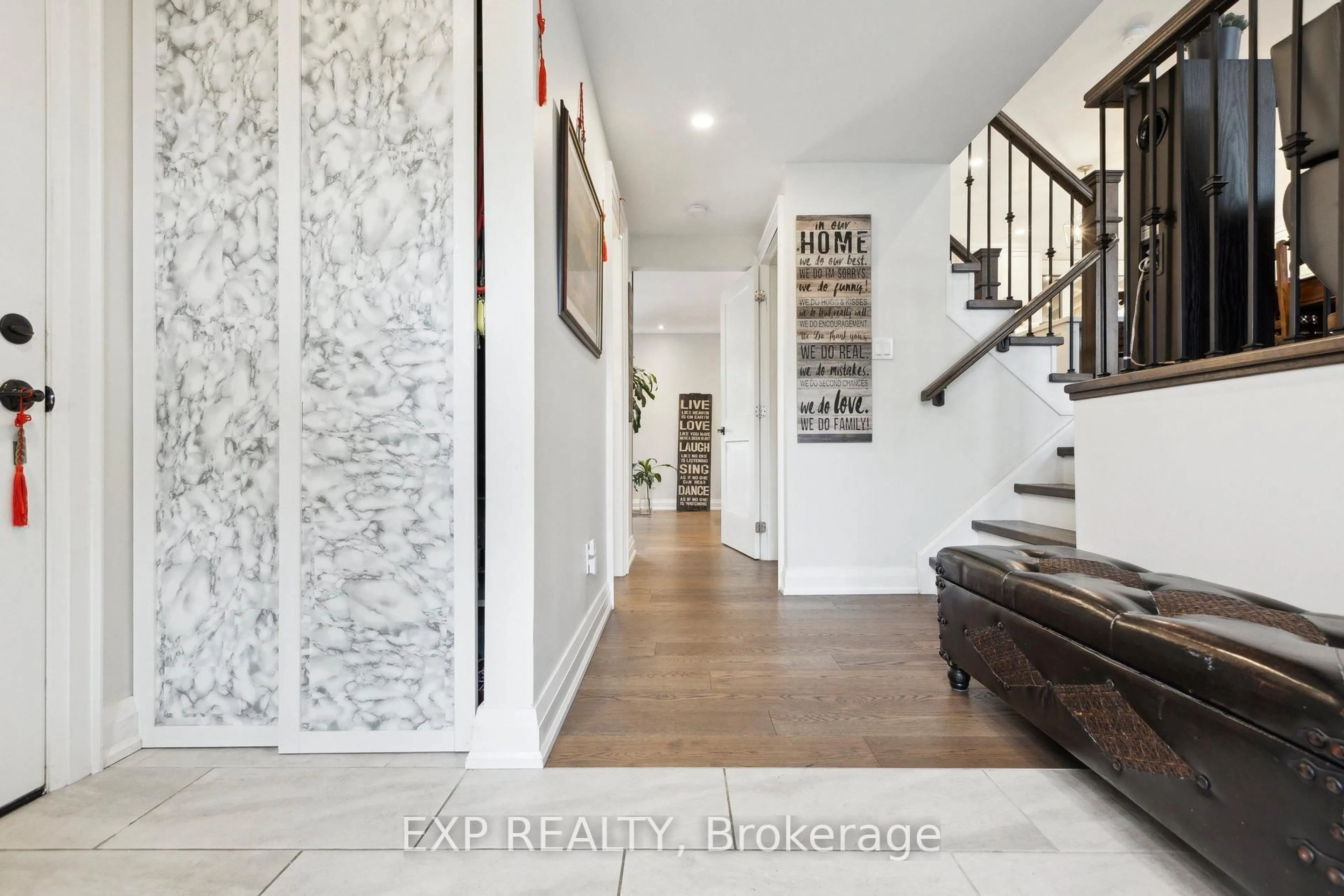 Indoor entryway for 18 Norman Ave, Halton Hills Ontario L7J 2R4