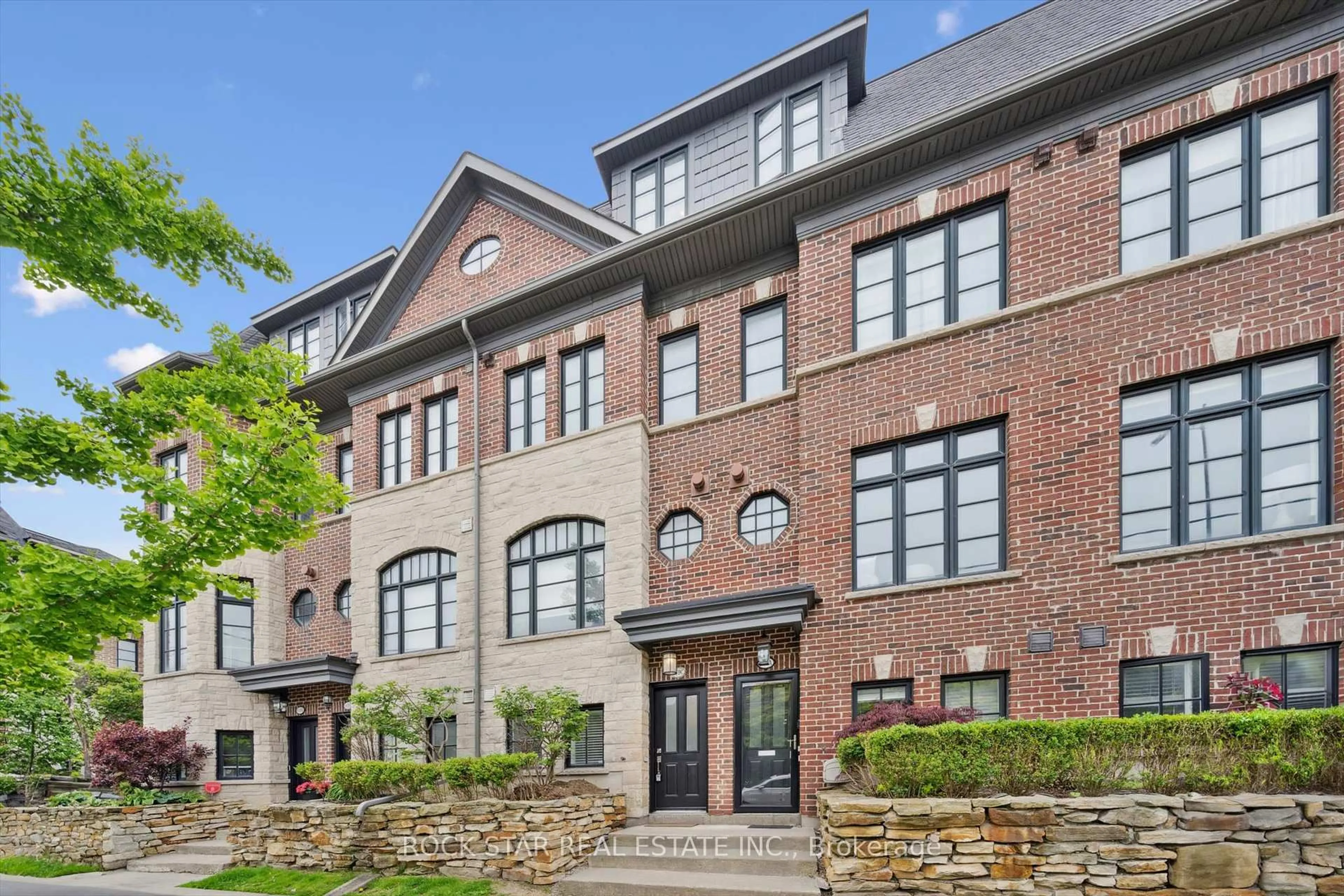 Home with brick exterior material, unknown for 819C Oxford St, Toronto Ontario M8Z 0B3