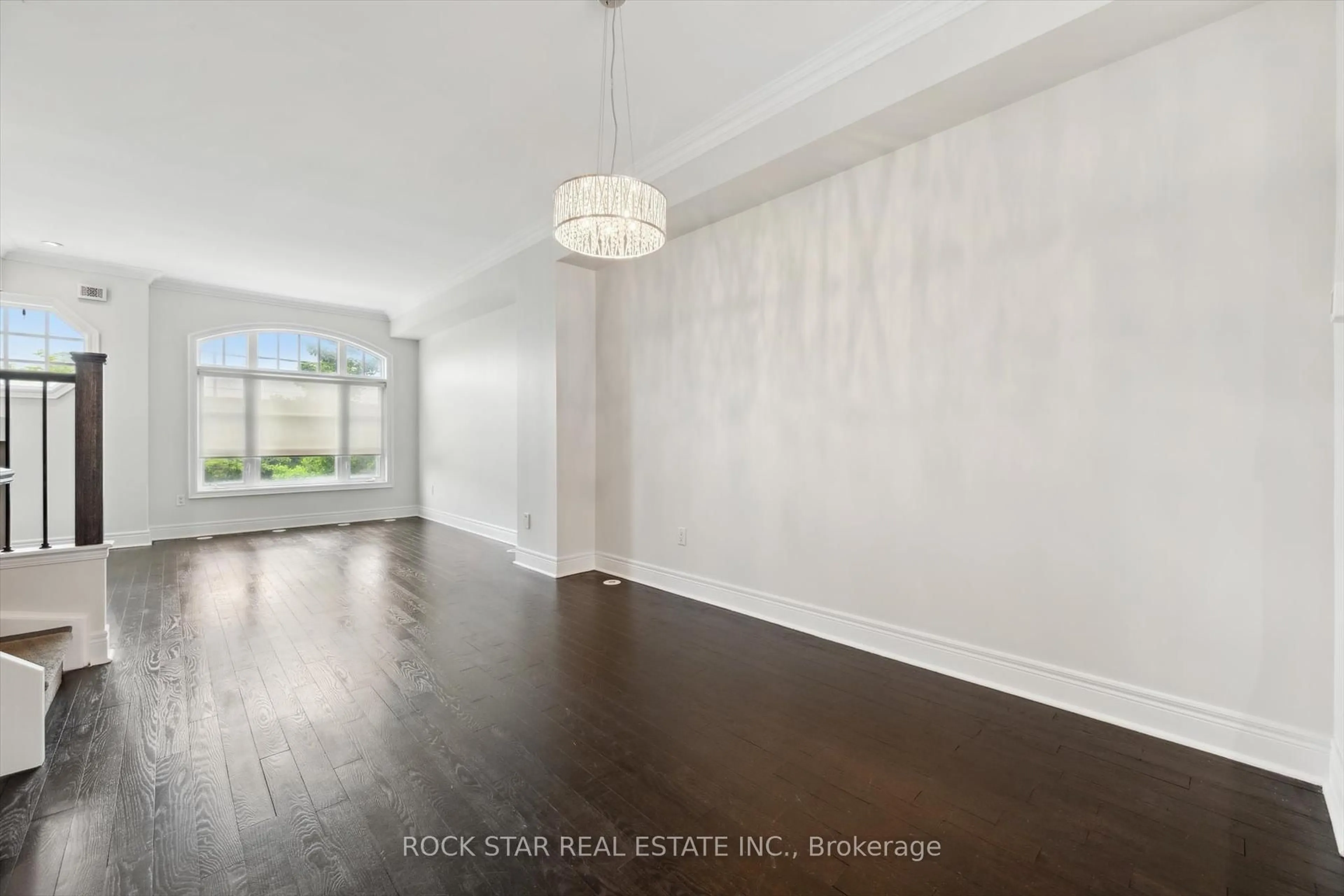 A pic of a room for 819C Oxford St, Toronto Ontario M8Z 0B3