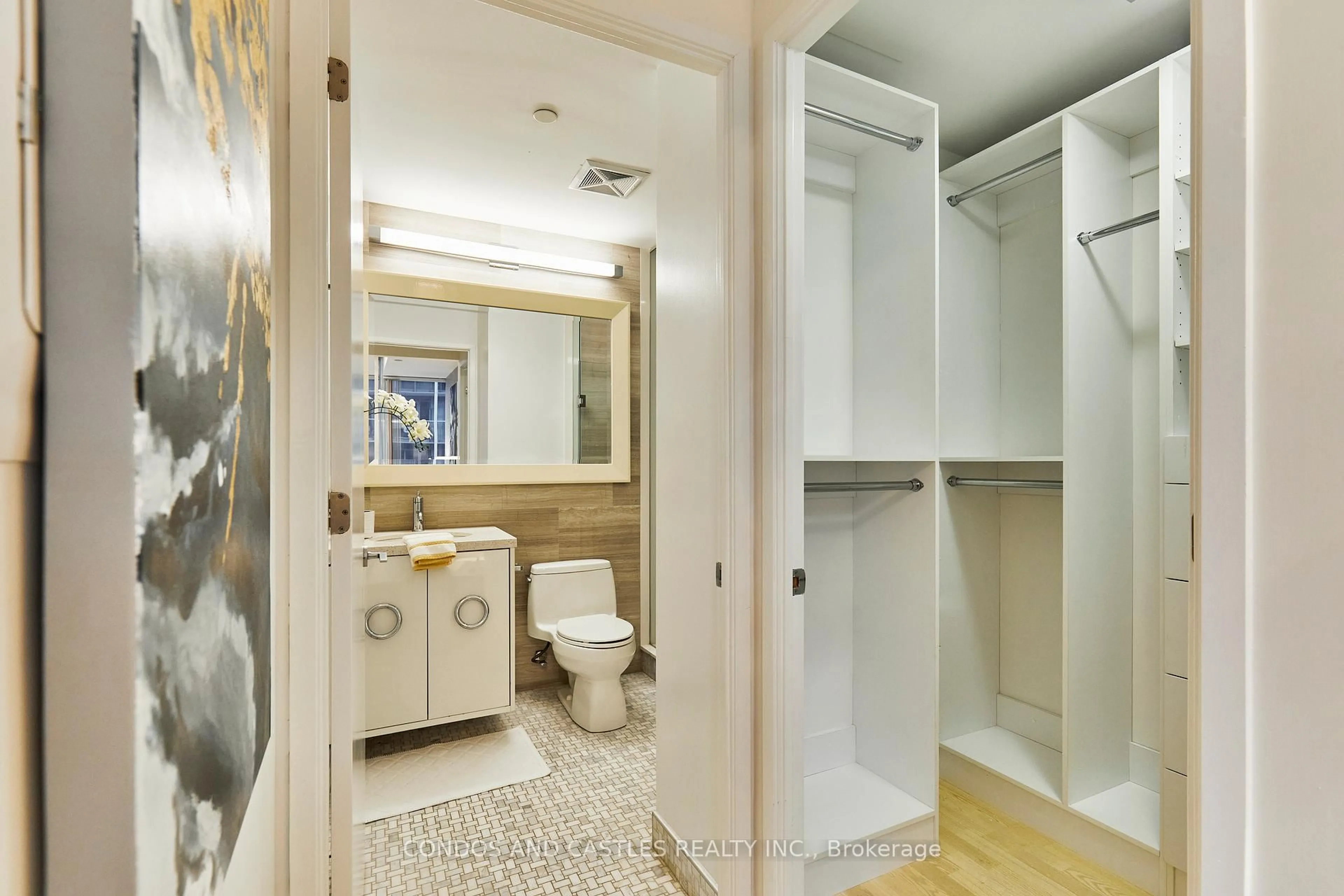 Standard bathroom, ceramic/tile floor for 88 Park Lawn Rd #1210, Toronto Ontario M8Y 0B5