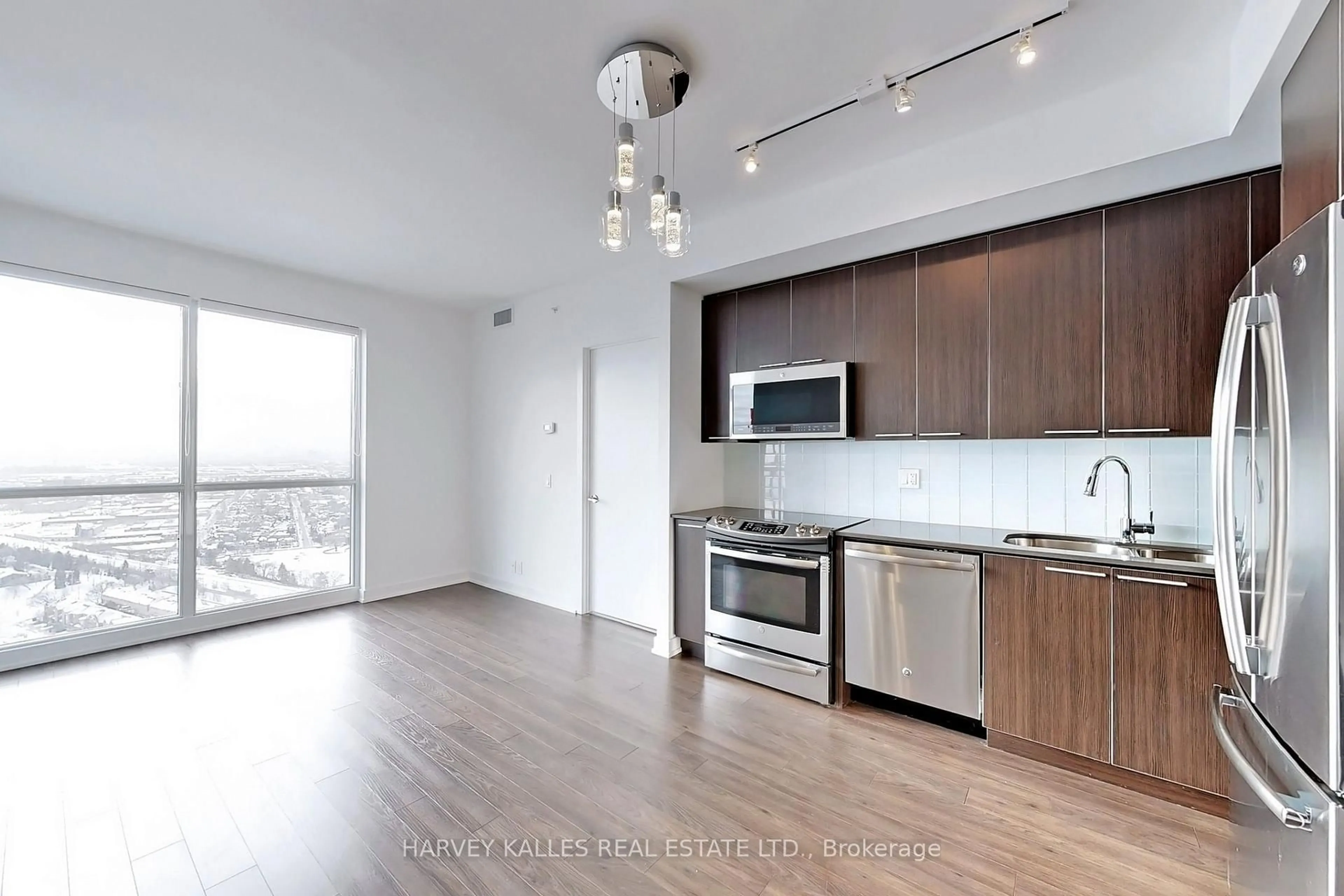 Open concept kitchen, wood/laminate floor for 10 Park Lawn Rd #3804, Toronto Ontario M8Y 0H9