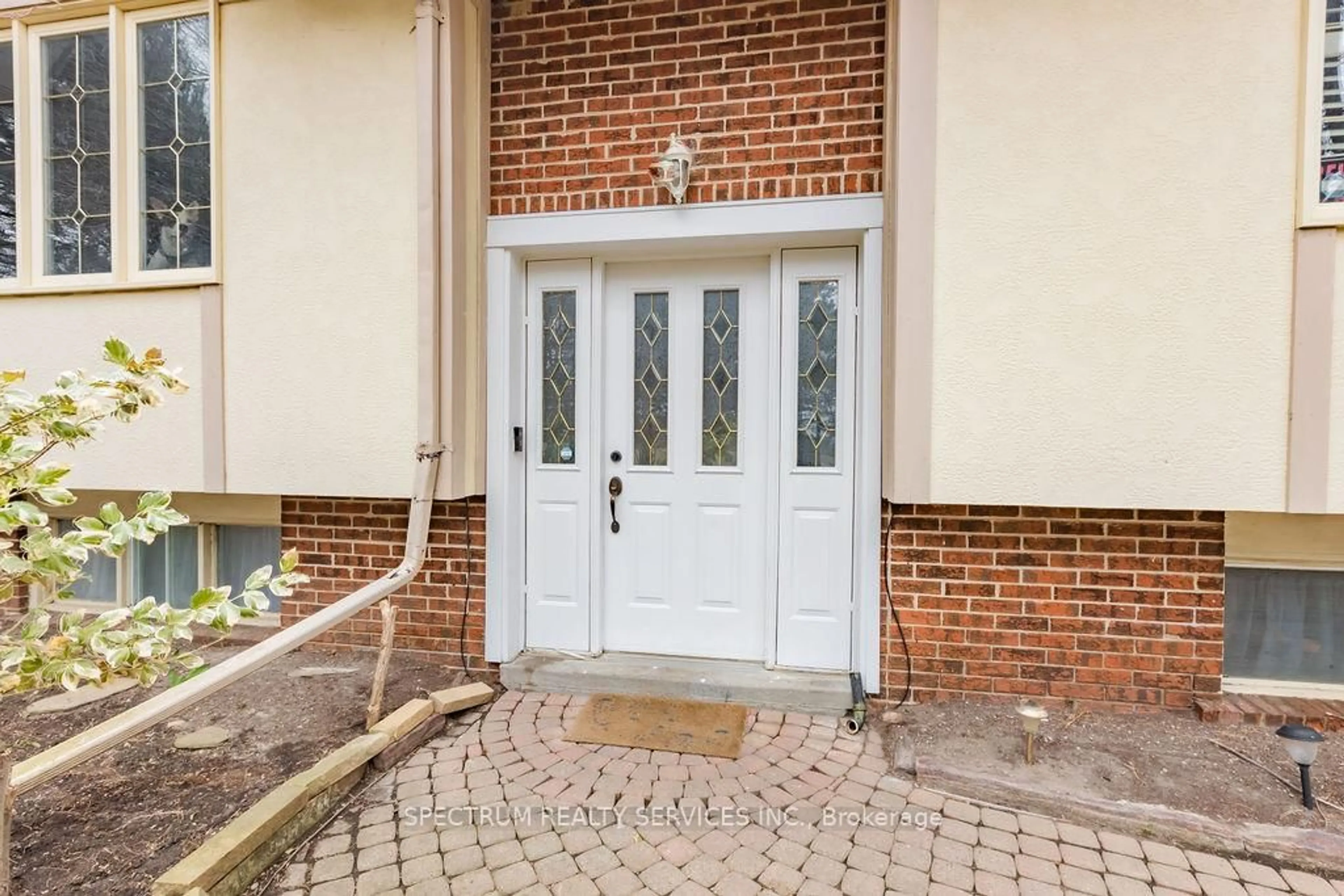 Indoor entryway for 12777 Mississauga Rd, Caledon Ontario L7C 1X2