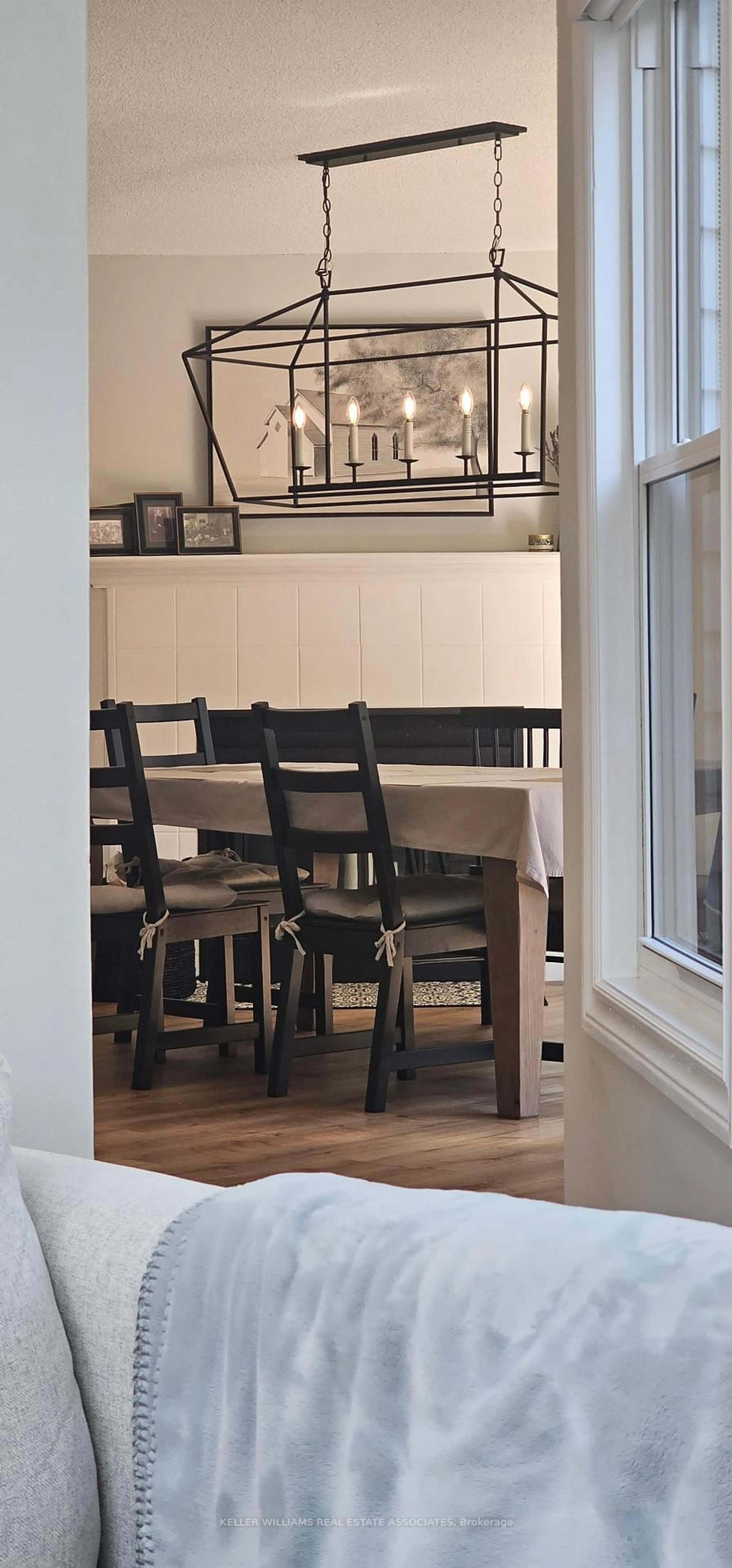 Dining room, wood/laminate floor for 2130 Salma Cres, Burlington Ontario L7M 3T2