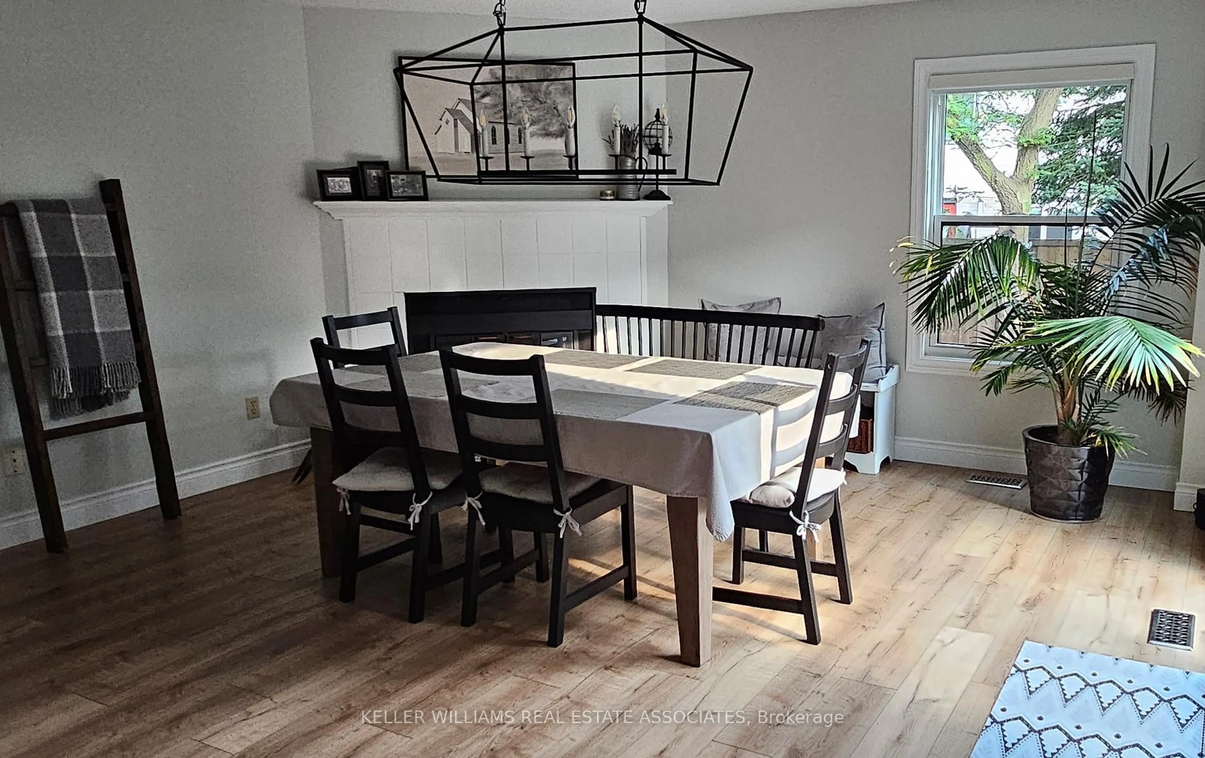 Dining room, wood/laminate floor for 2130 Salma Cres, Burlington Ontario L7M 3T2