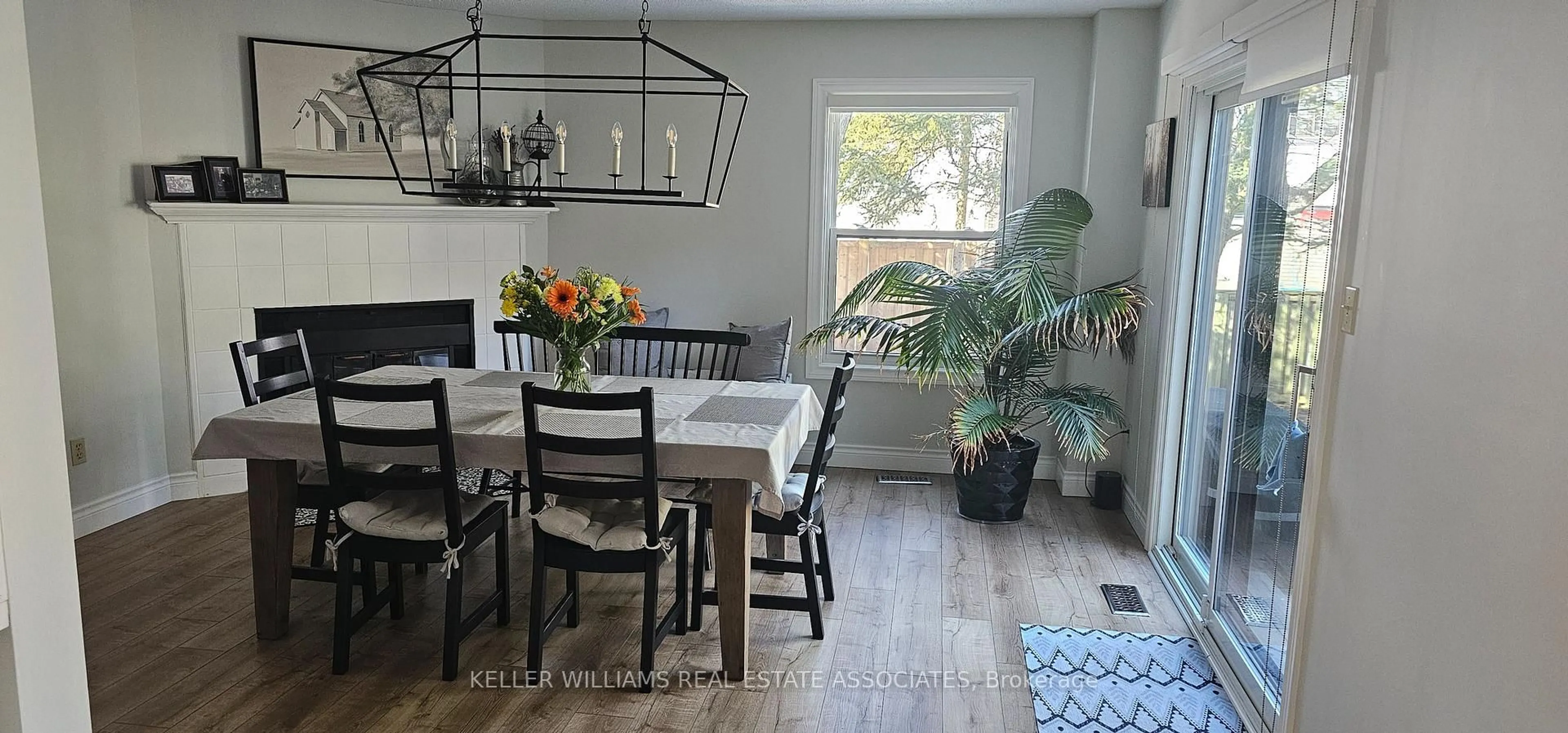 Dining room, wood/laminate floor for 2130 Salma Cres, Burlington Ontario L7M 3T2
