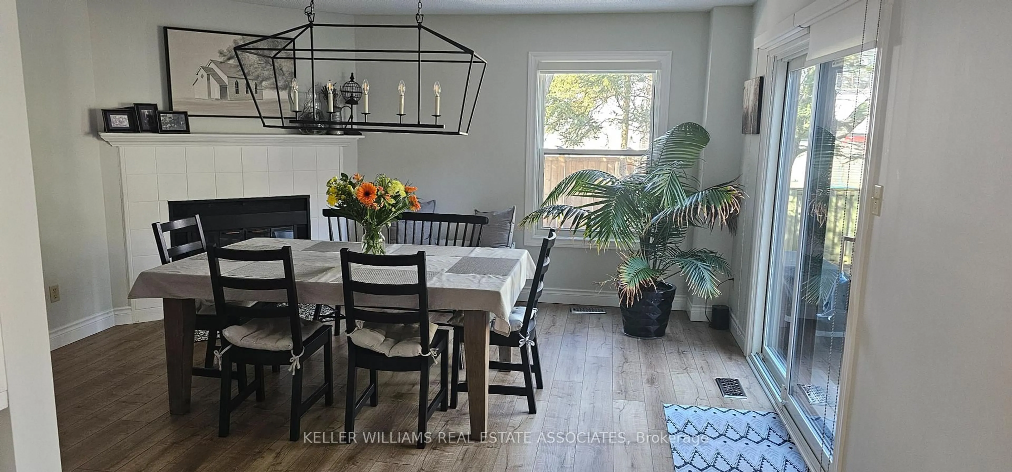 Dining room, wood/laminate floor for 2130 Salma Cres, Burlington Ontario L7M 3T2