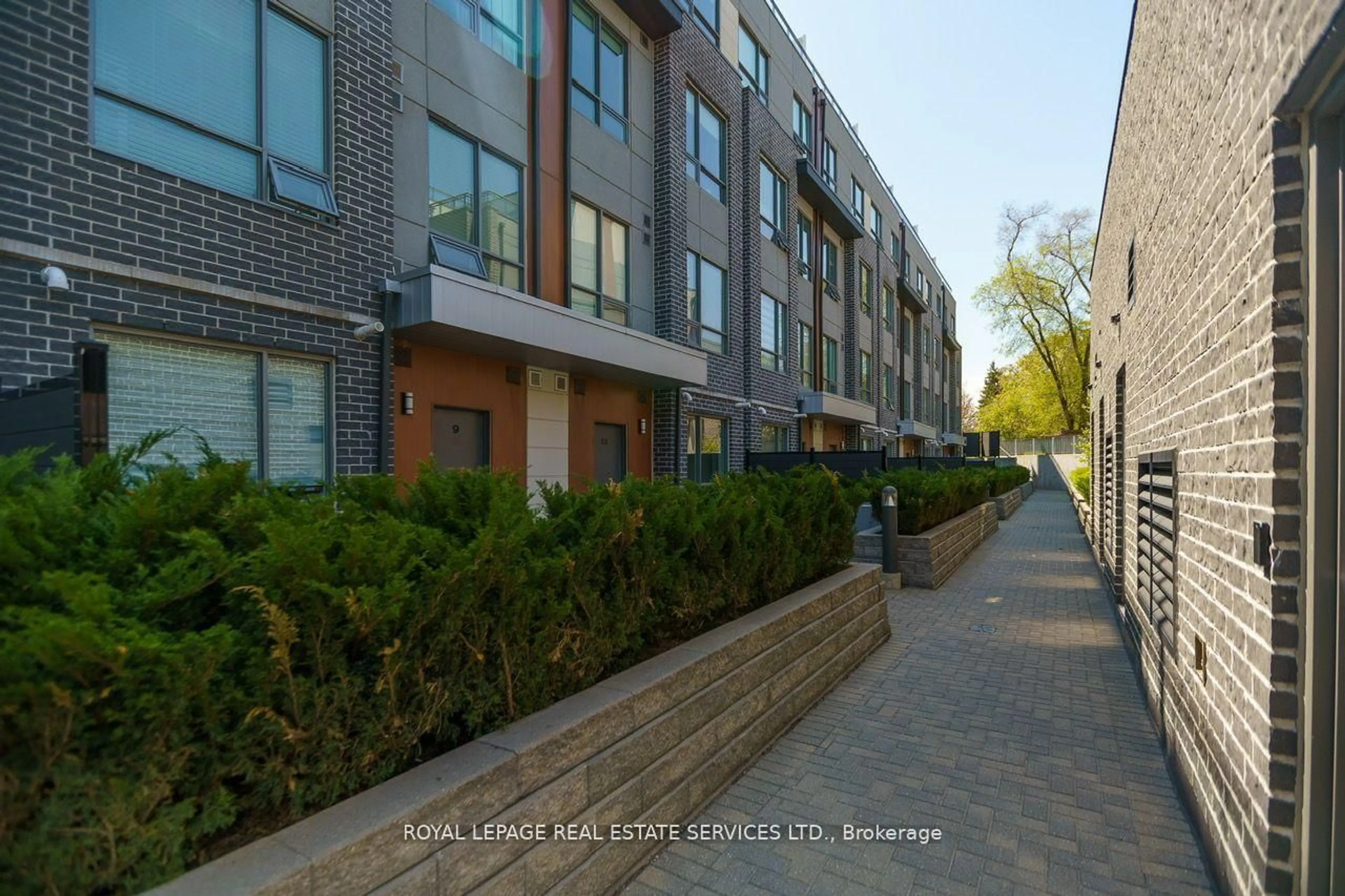 Unknown for 650 Atwater Ave #13, Mississauga Ontario L5E 3K2