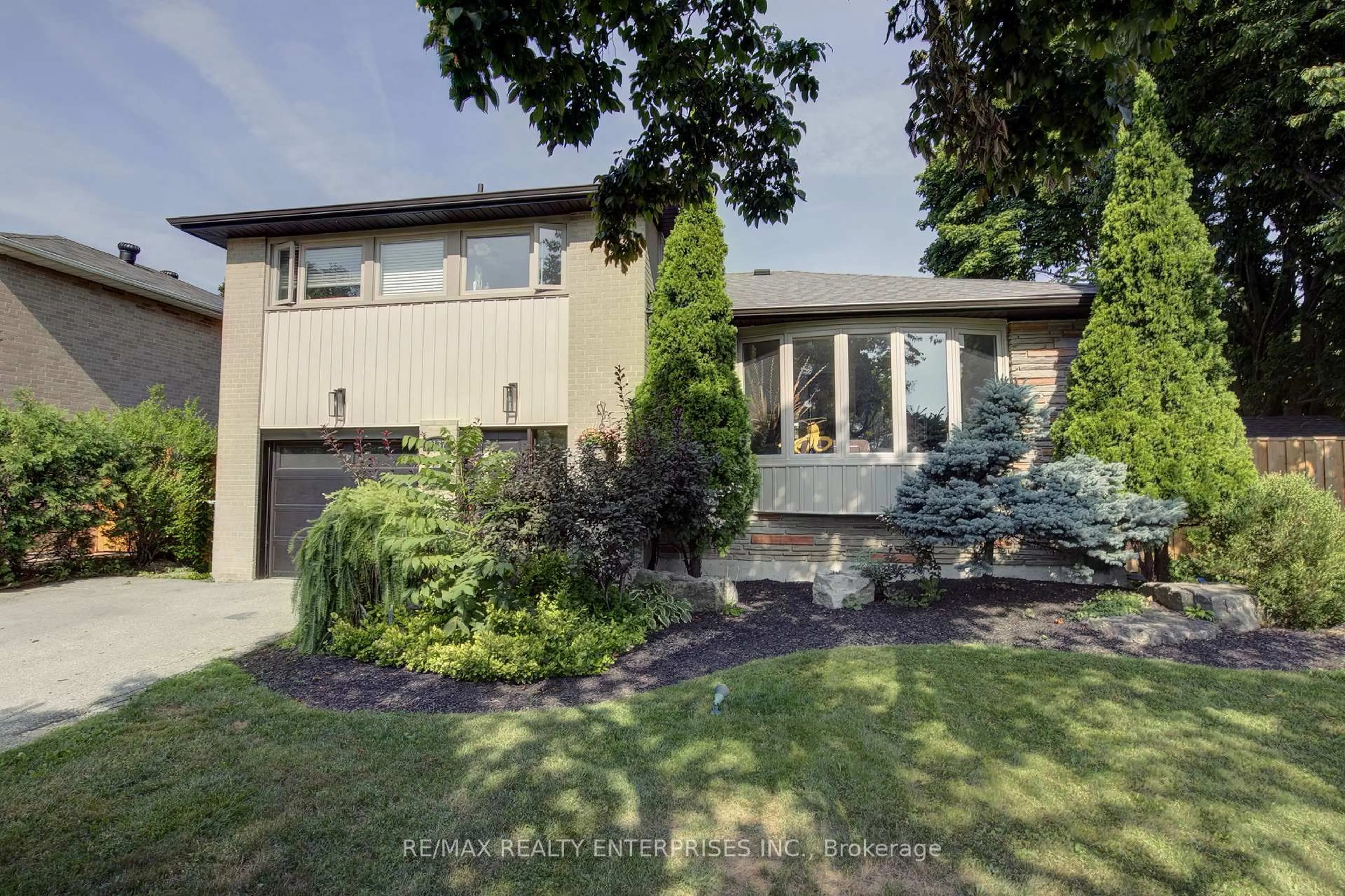 Home with brick exterior material, street for 2137 Truscott Dr, Mississauga Ontario L5J 2A7
