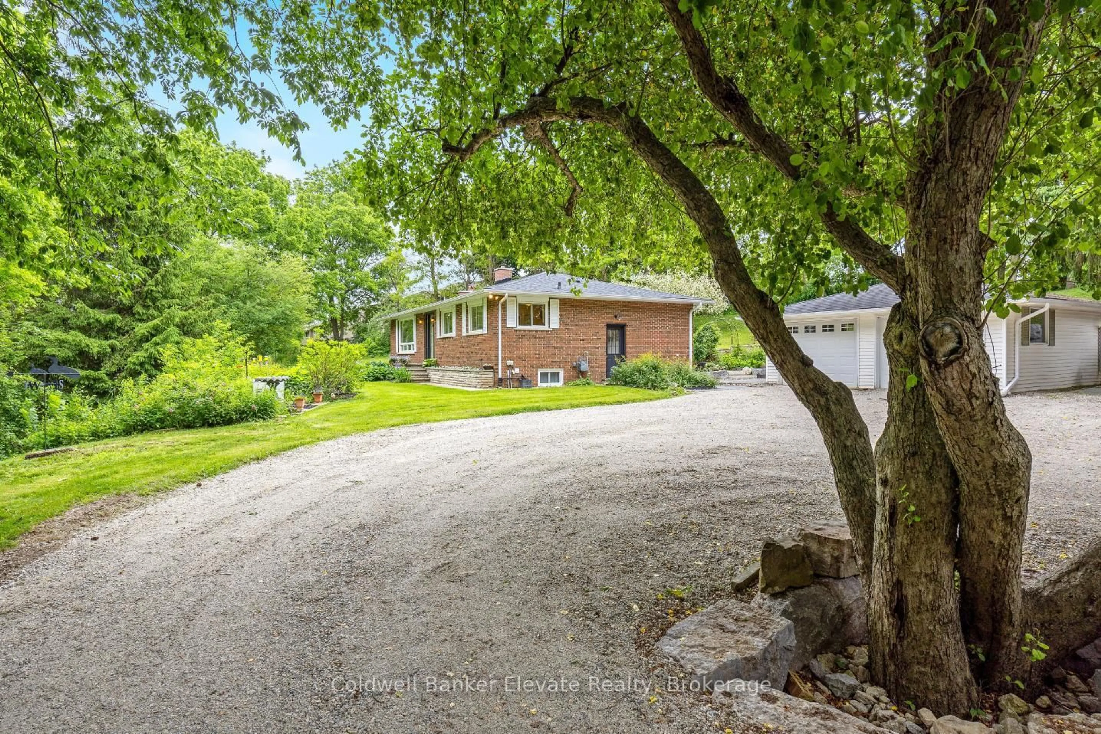 A pic from outside/outdoor area/front of a property/back of a property/a pic from drone, street for 25 Caroline St, Halton Hills Ontario L7G 2J5