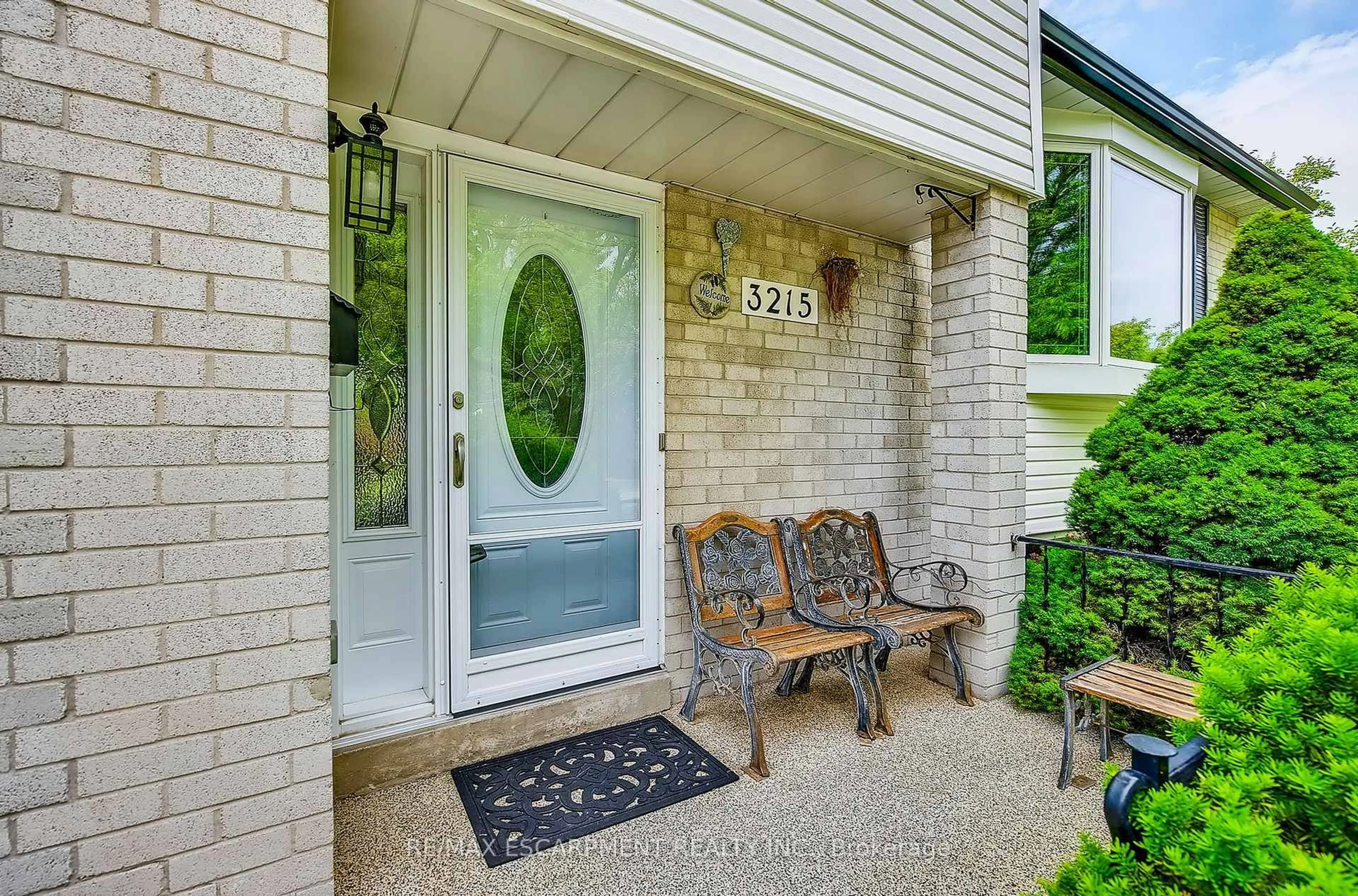 Indoor entryway for 3215 Heathfield Dr, Burlington Ontario L7M 1E2