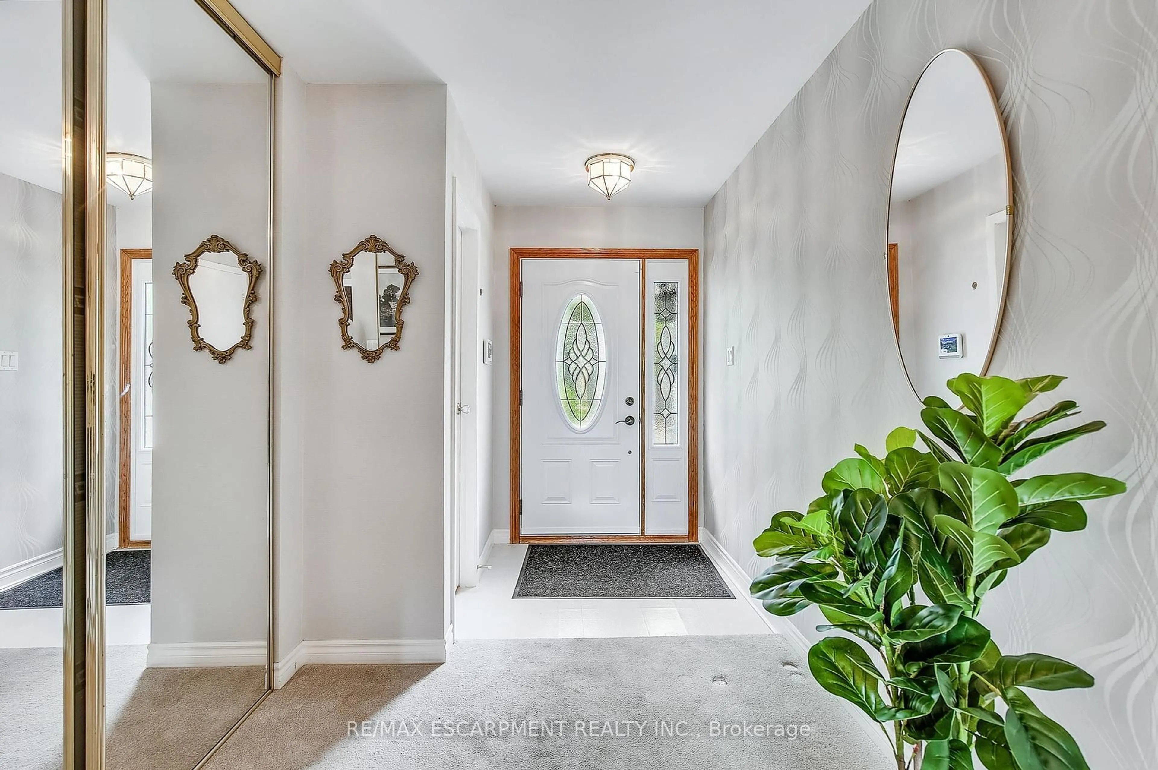Indoor entryway for 3215 Heathfield Dr, Burlington Ontario L7M 1E2