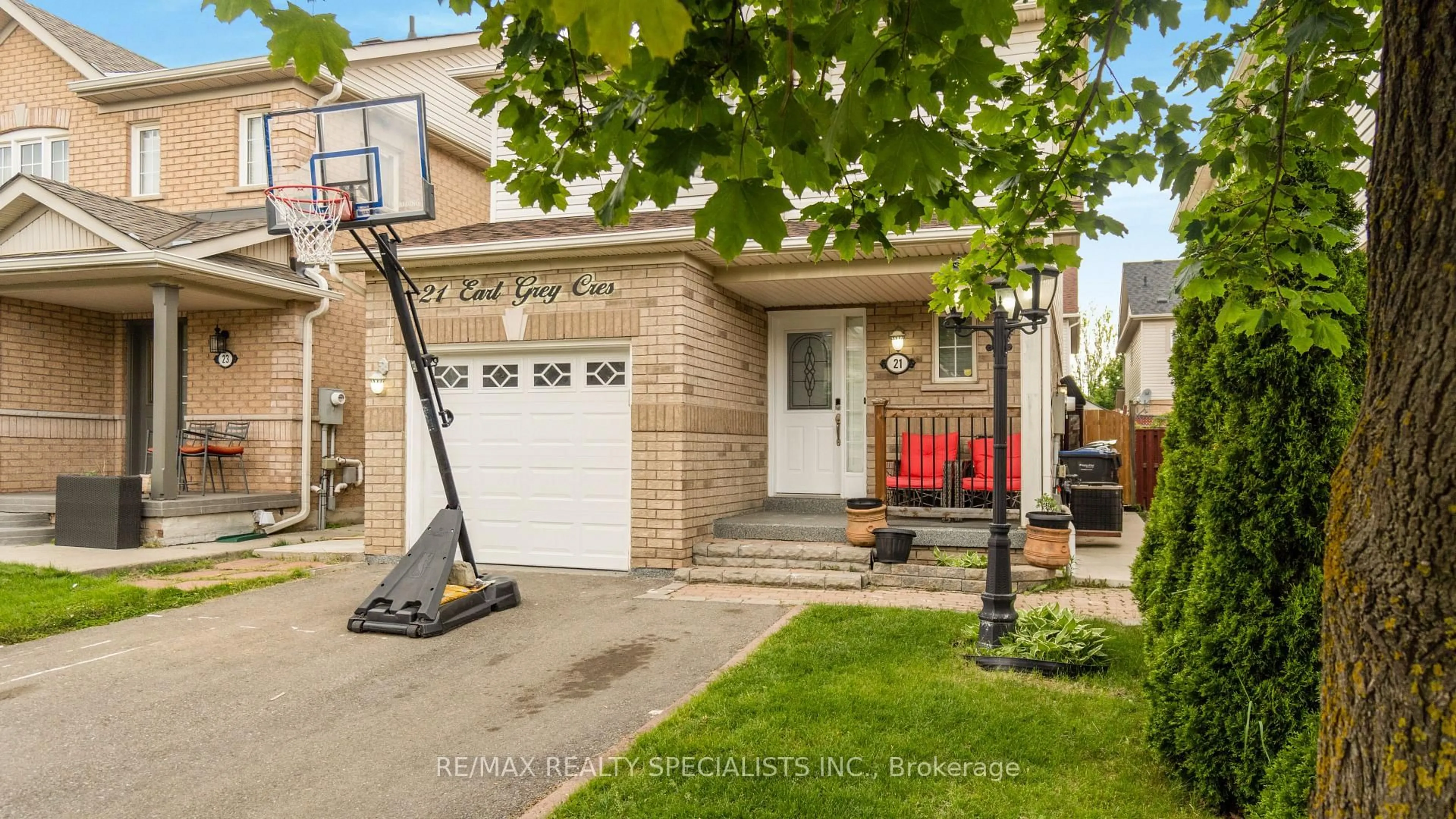 Indoor entryway for 21 EARL  GREY Cres, Brampton Ontario L7A 2L3