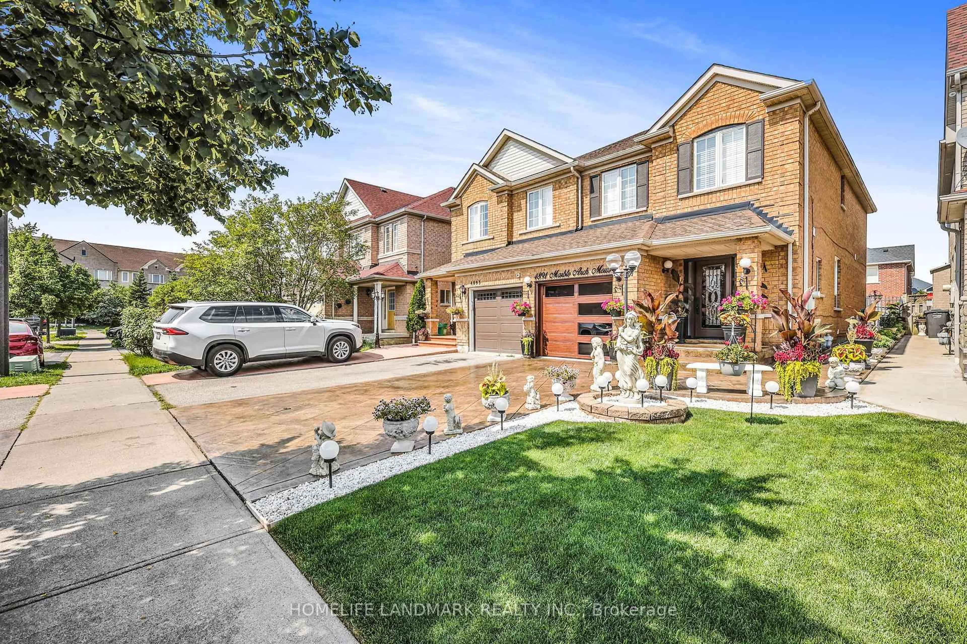 Home with brick exterior material, street for 4891 Marble Arch Mews, Mississauga Ontario L5M 7P7