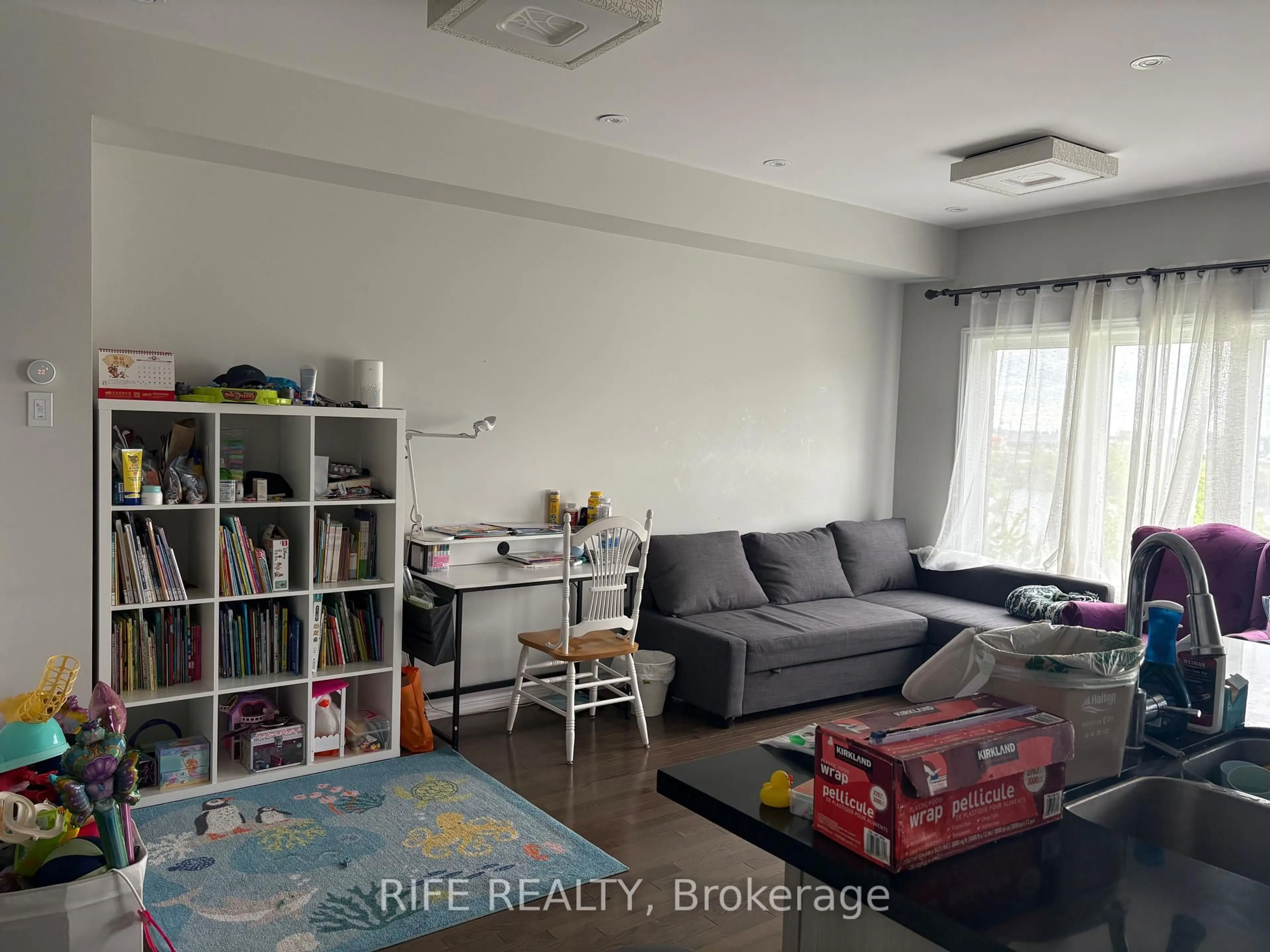 A pic of a room for 370 Athabasca Common, Oakville Ontario L6H 0R5