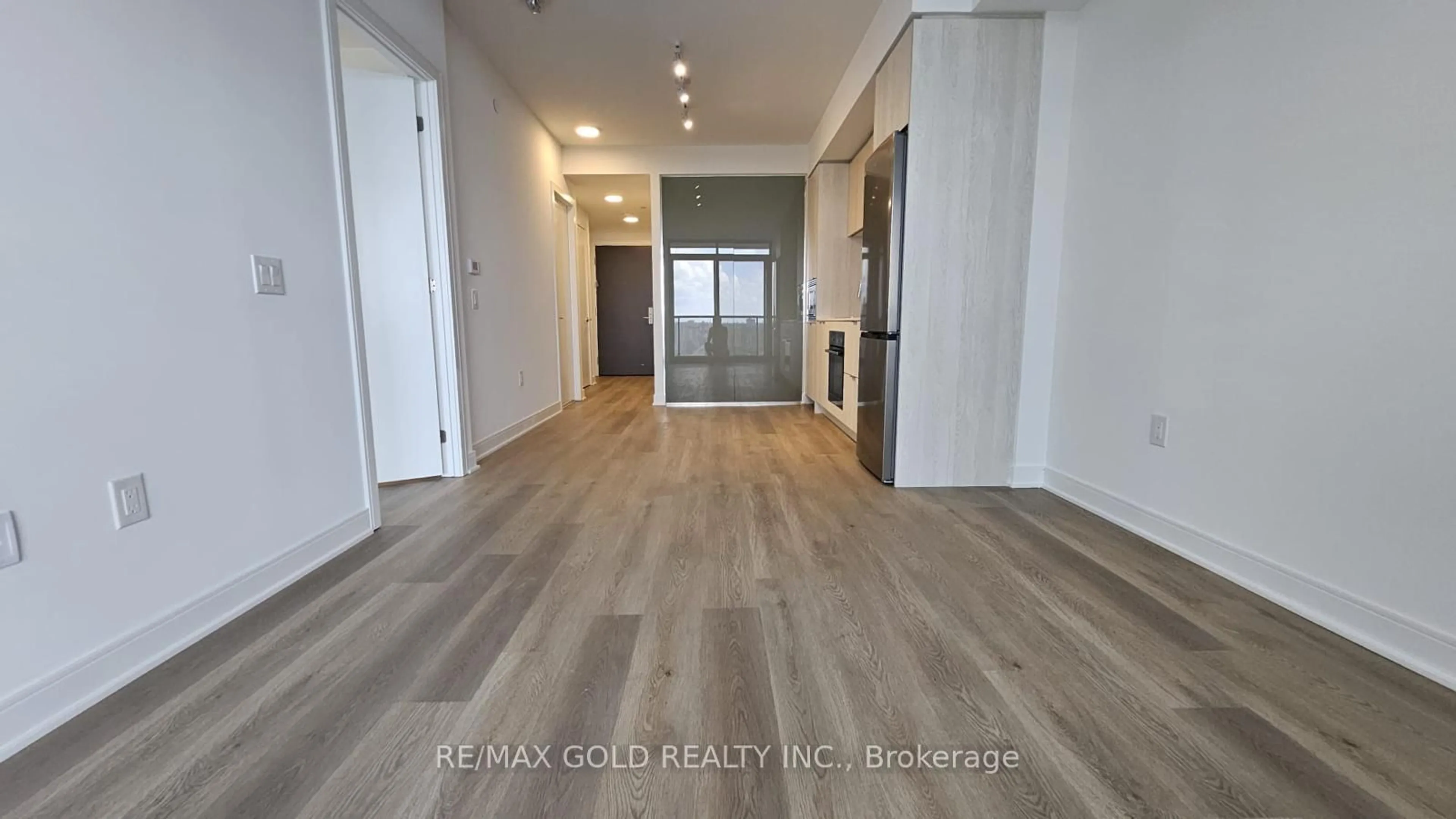Indoor entryway for 86 Dundas St #1319, Mississauga Ontario L5A 0B1
