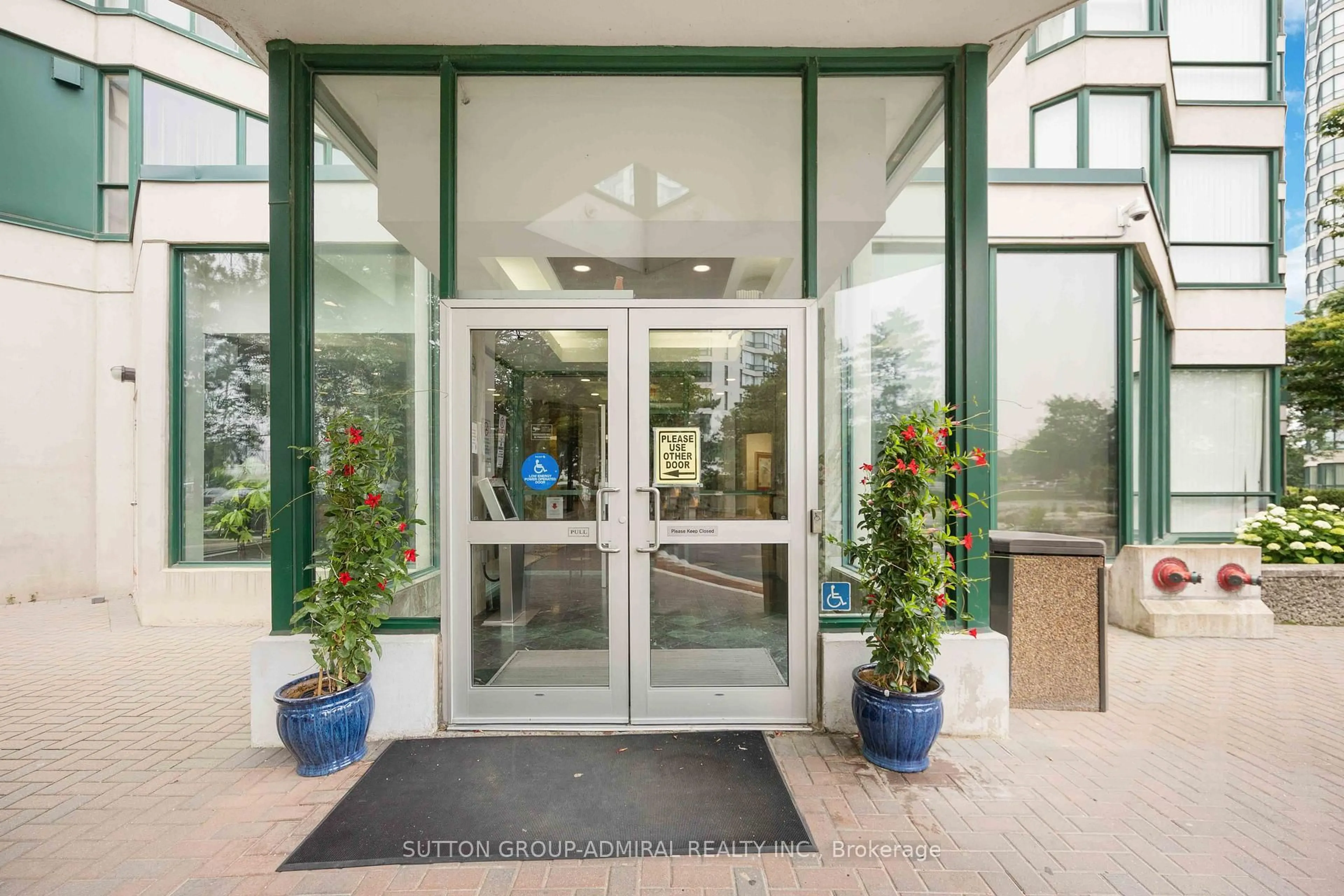 Indoor foyer for 4460 Tucana Crt #1011, Mississauga Ontario L5R 3K9
