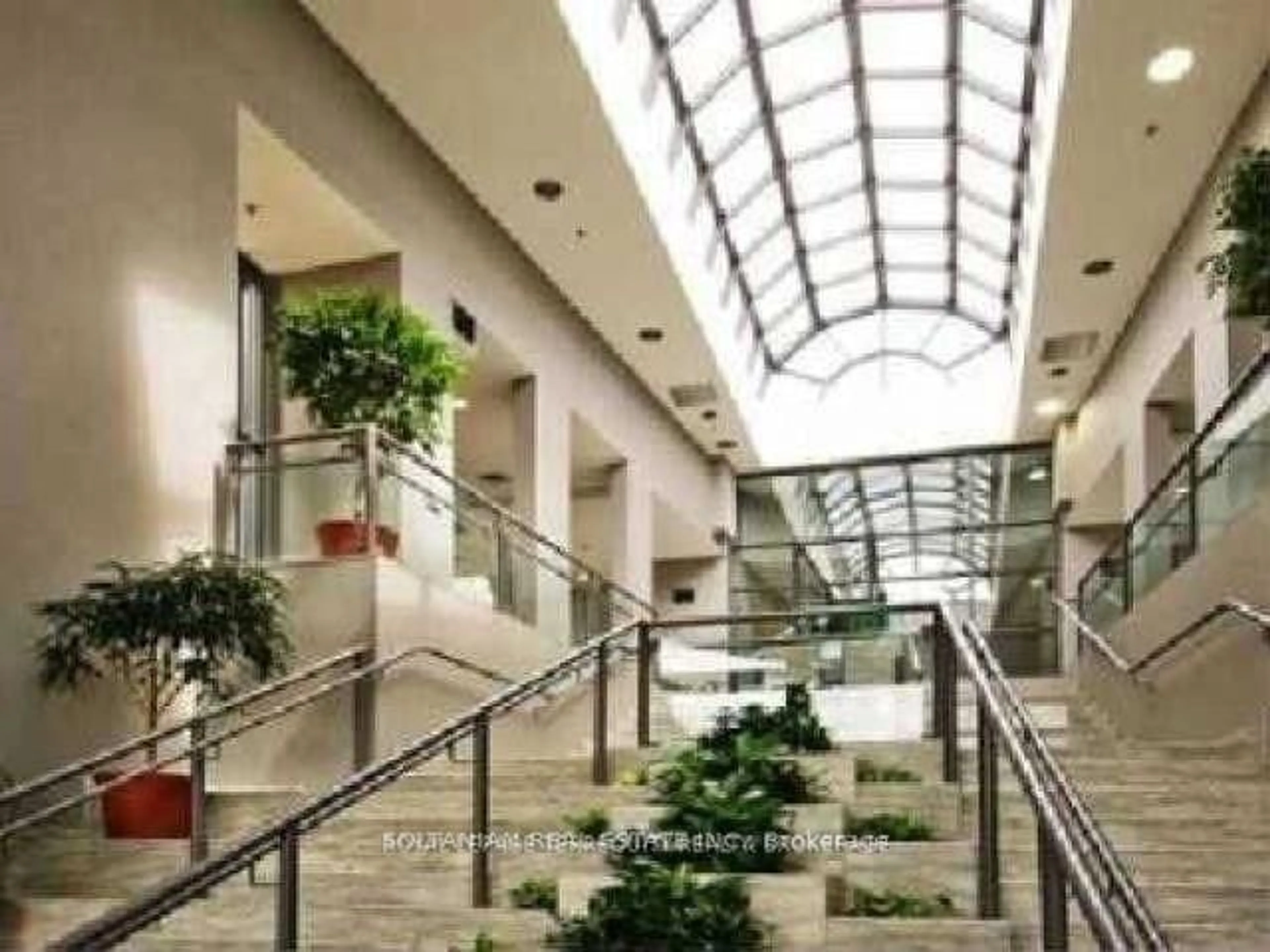 Indoor foyer for 1 Hickory Tree Rd #709, Toronto Ontario M9N 3W4