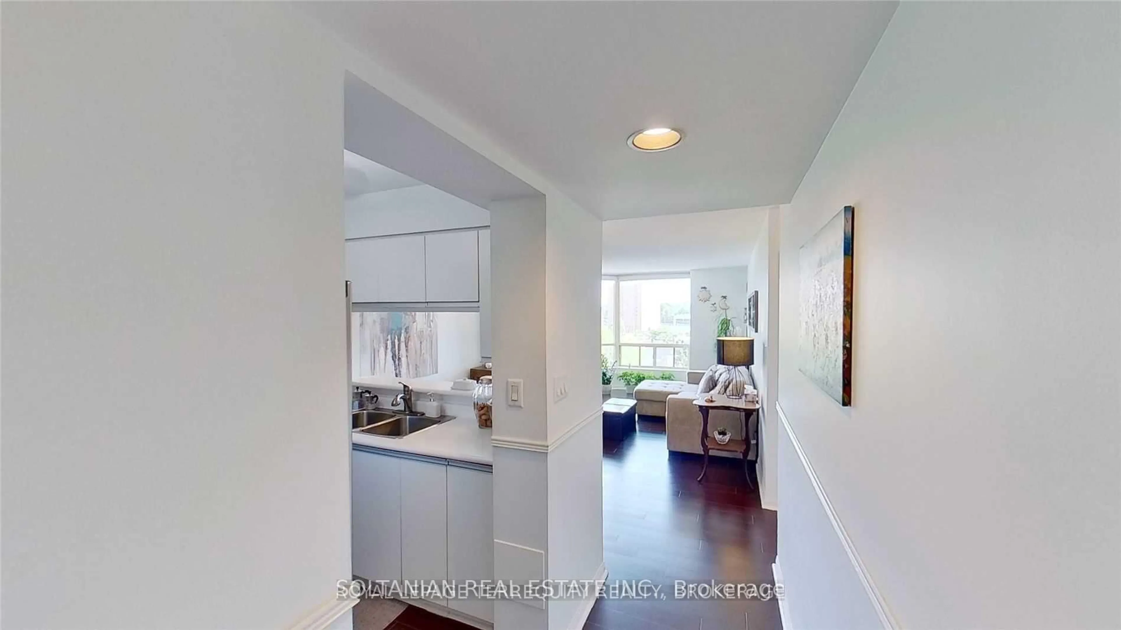 Indoor entryway for 1 Hickory Tree Rd #709, Toronto Ontario M9N 3W4