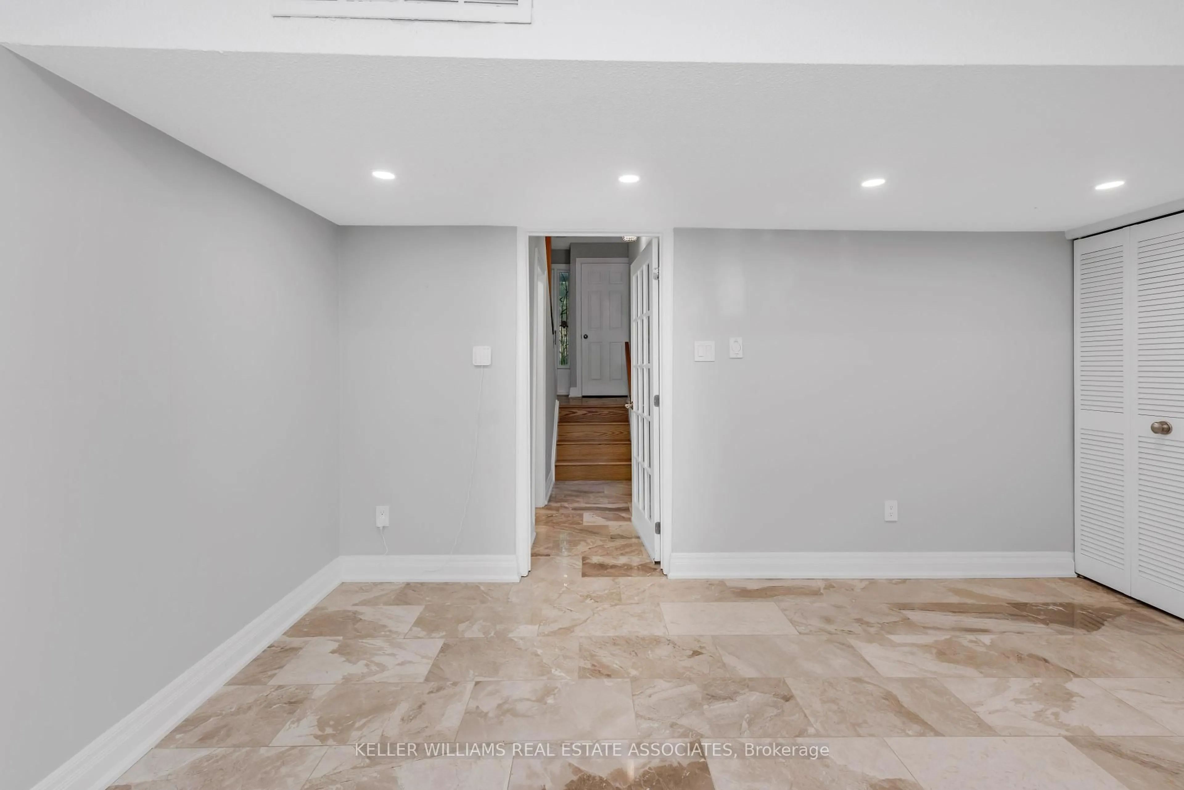 Unknown for 1250 Marlborough Crt #23, Oakville Ontario L6H 2W7