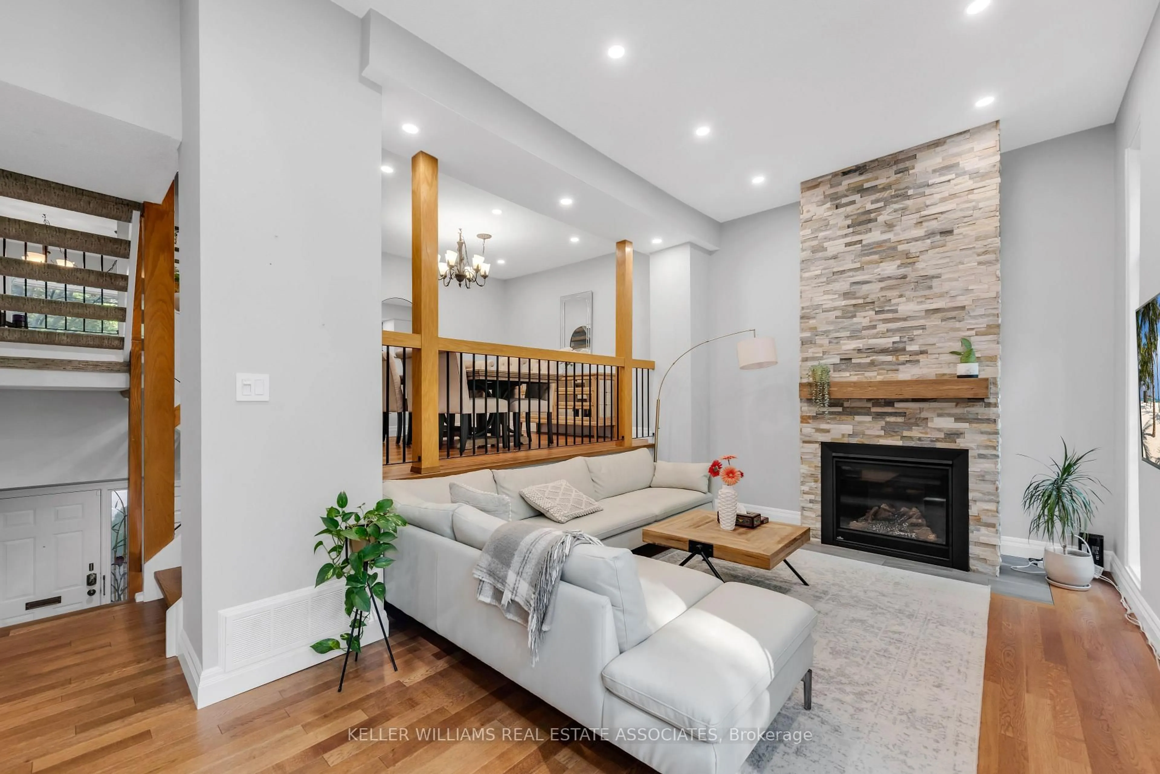 Living room with furniture, wood/laminate floor for 1250 Marlborough Crt #23, Oakville Ontario L6H 2W7