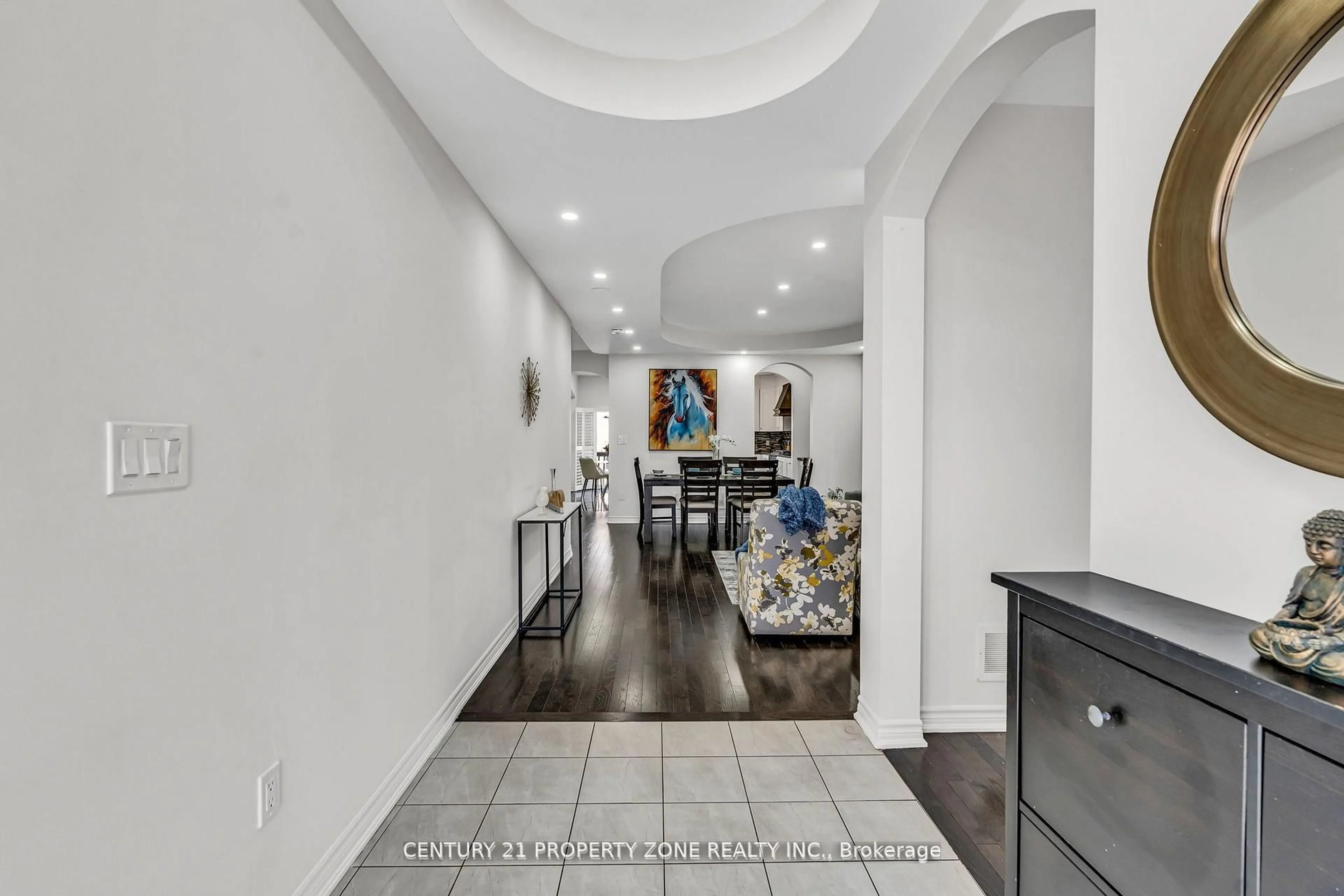 Indoor entryway for 8 Young Garden Cres, Brampton Ontario L6Y 6A4