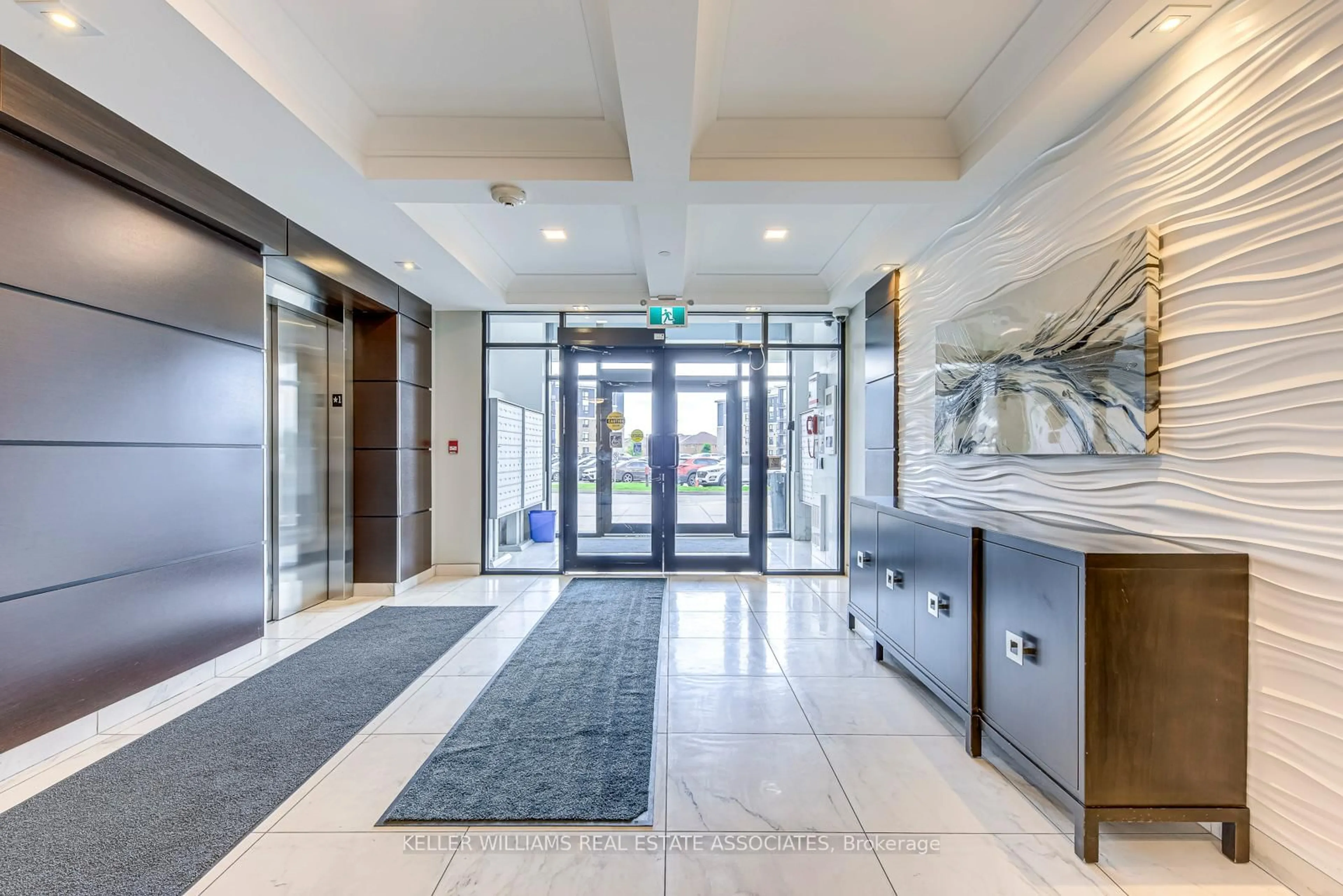 Indoor foyer for 630 Sauve St #309, Milton Ontario L9T 9A6