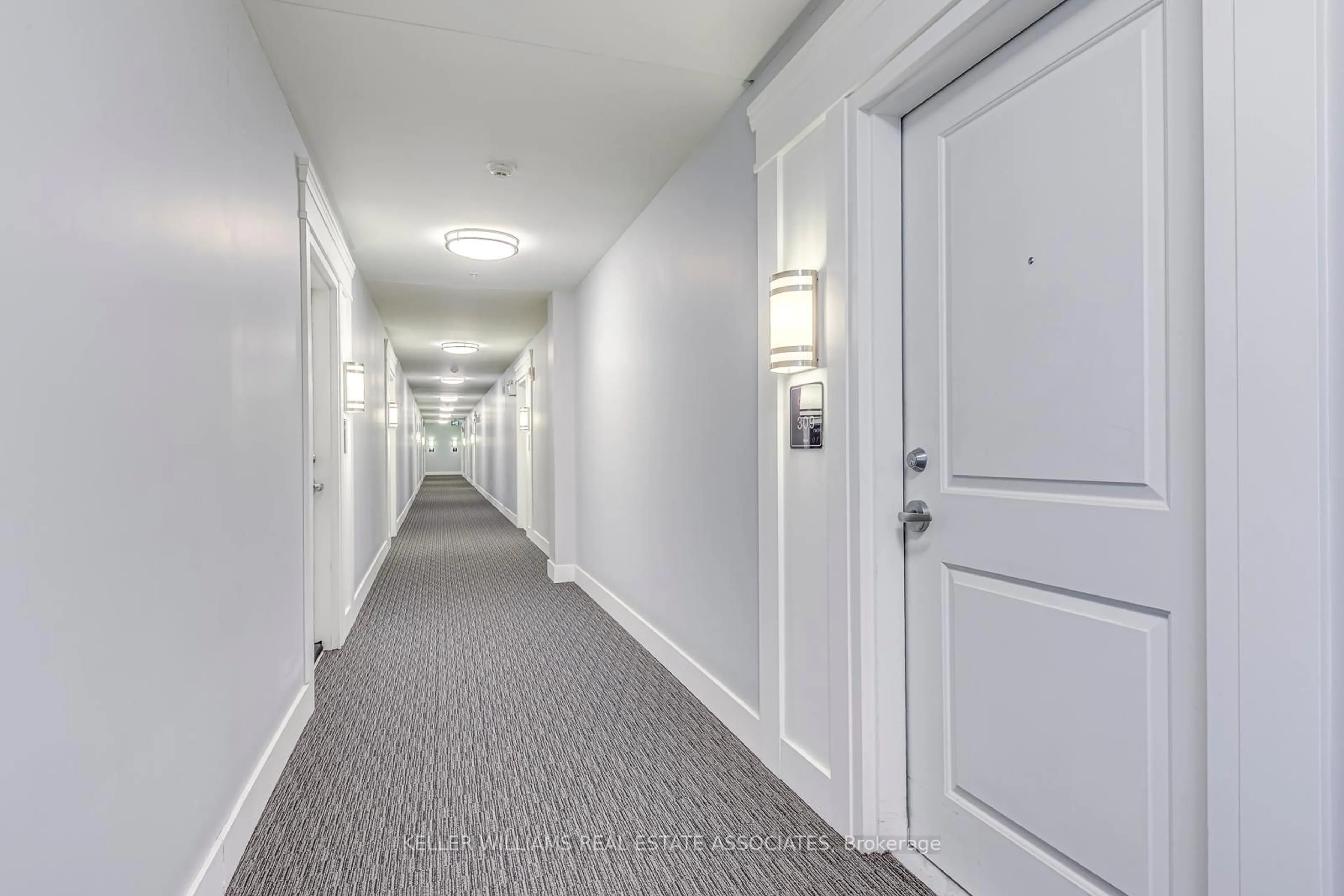 Indoor foyer for 630 Sauve St #309, Milton Ontario L9T 9A6