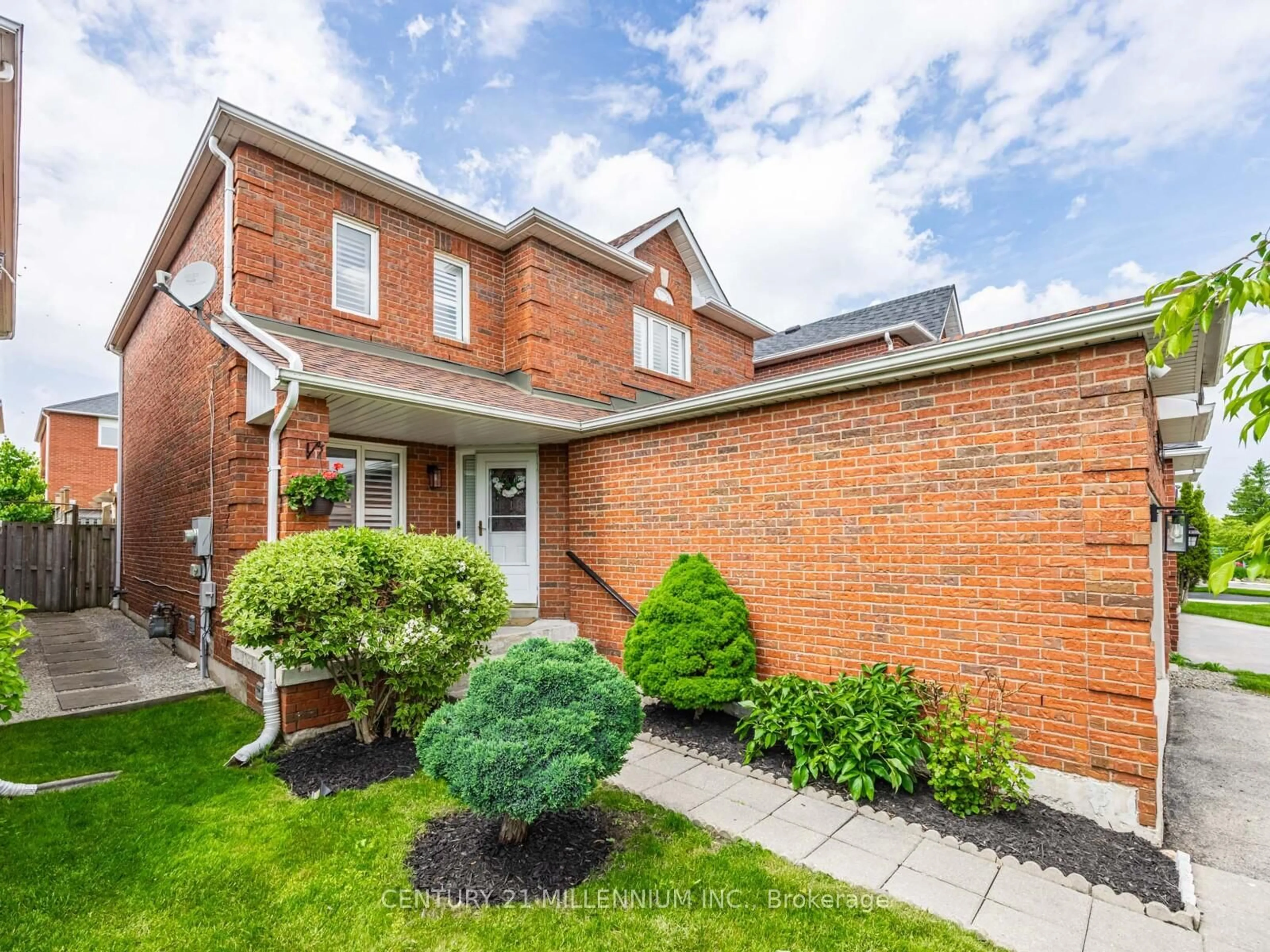 Home with brick exterior material, street for 325 Marshall Cres, Orangeville Ontario L9W 4Y3