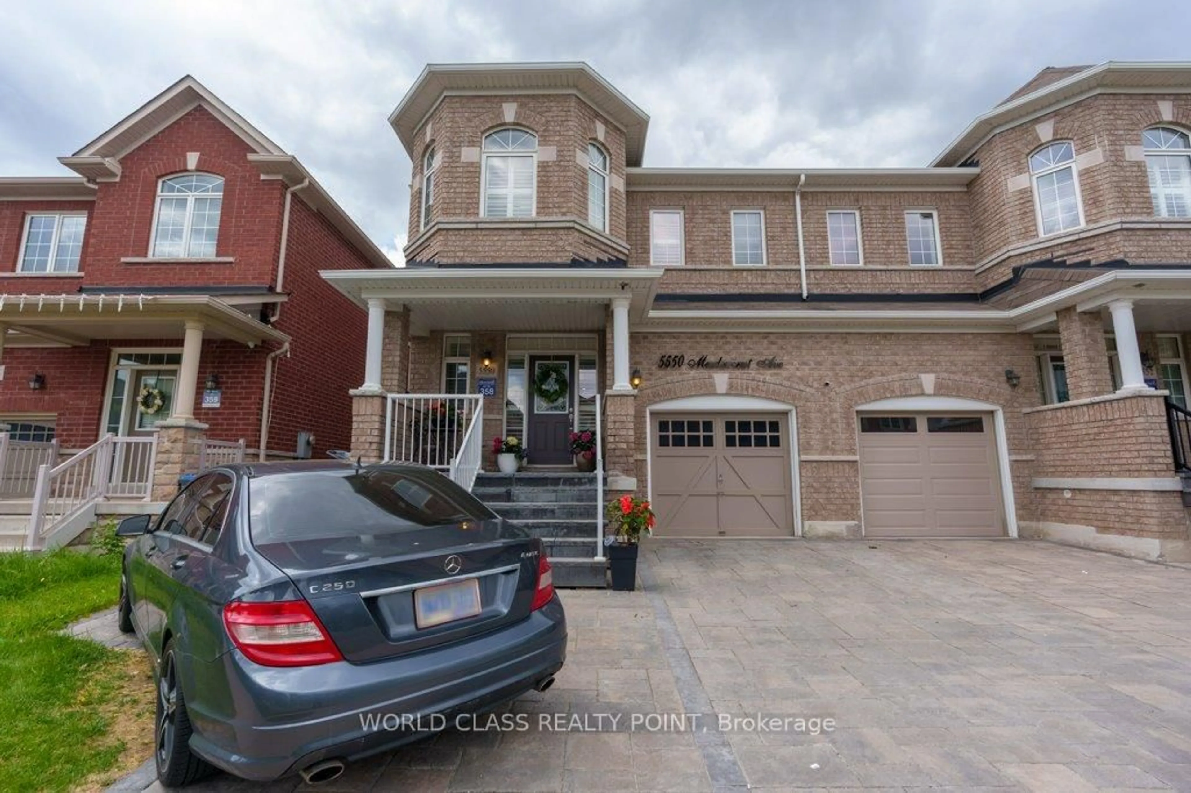 Home with brick exterior material, street for 5550 Meadowcrest Ave, Mississauga Ontario L5M 0N1
