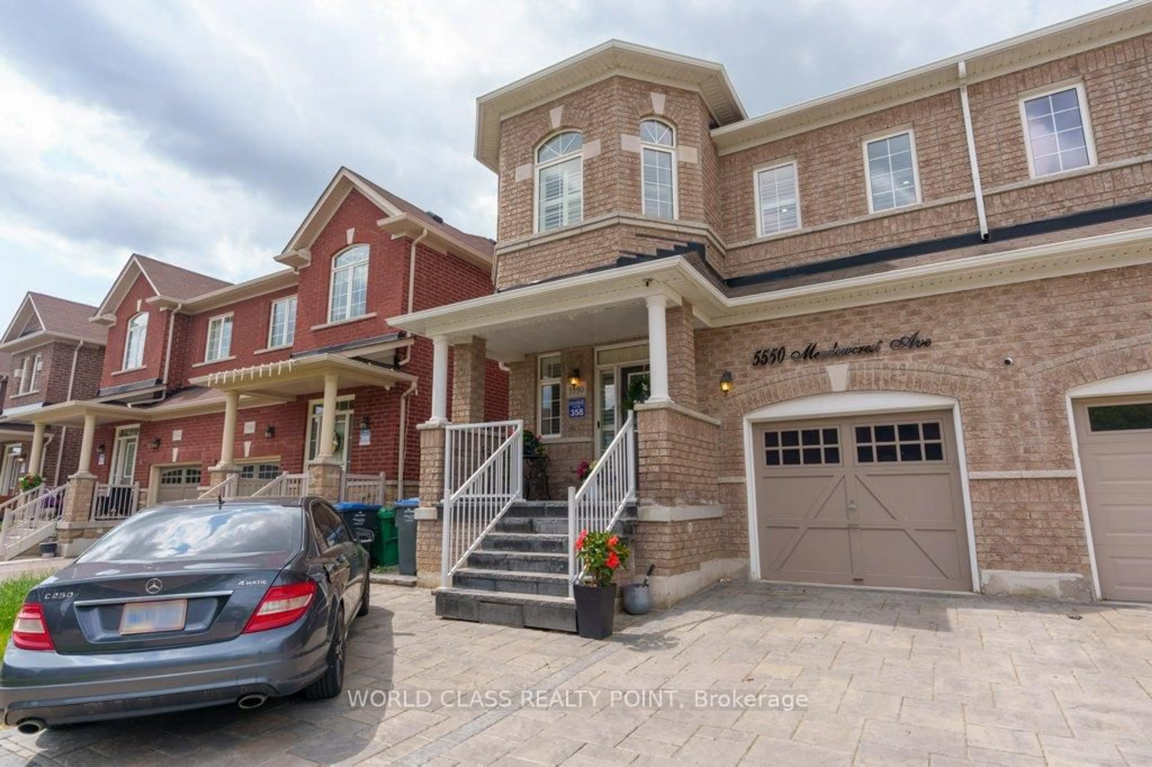 Home with brick exterior material, street for 5550 Meadowcrest Ave, Mississauga Ontario L5M 0N1