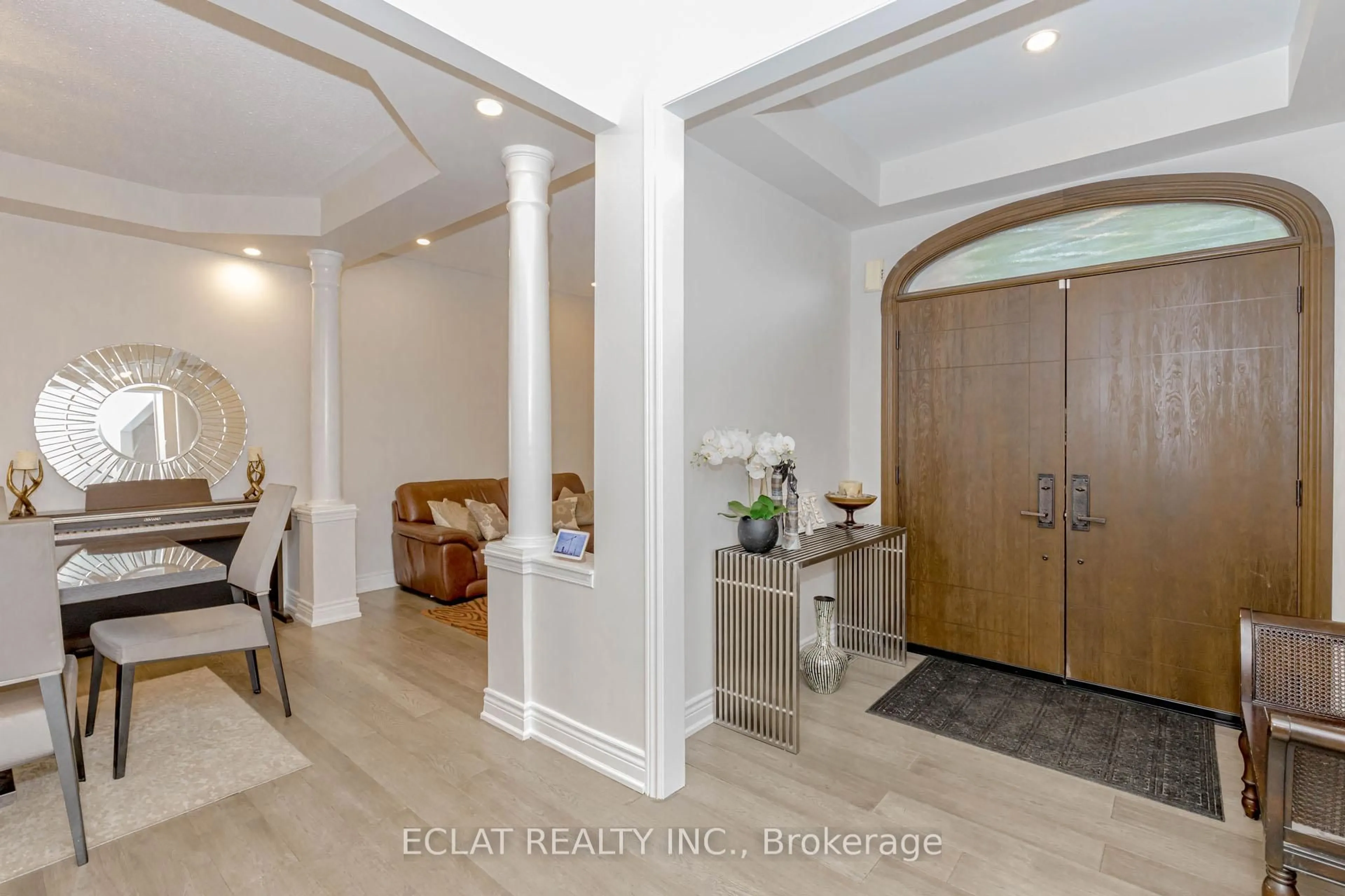 Indoor entryway for 3513 Stonecutter Cres, Mississauga Ontario L5M 7N7