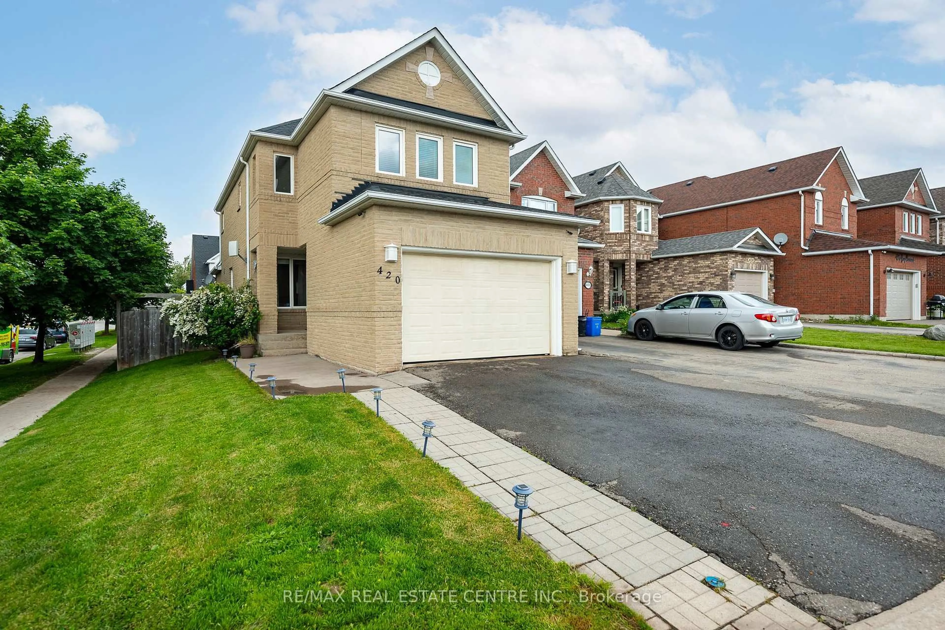 A pic from outside/outdoor area/front of a property/back of a property/a pic from drone, street for 420 Jay Cres, Orangeville Ontario L9W 4Z2