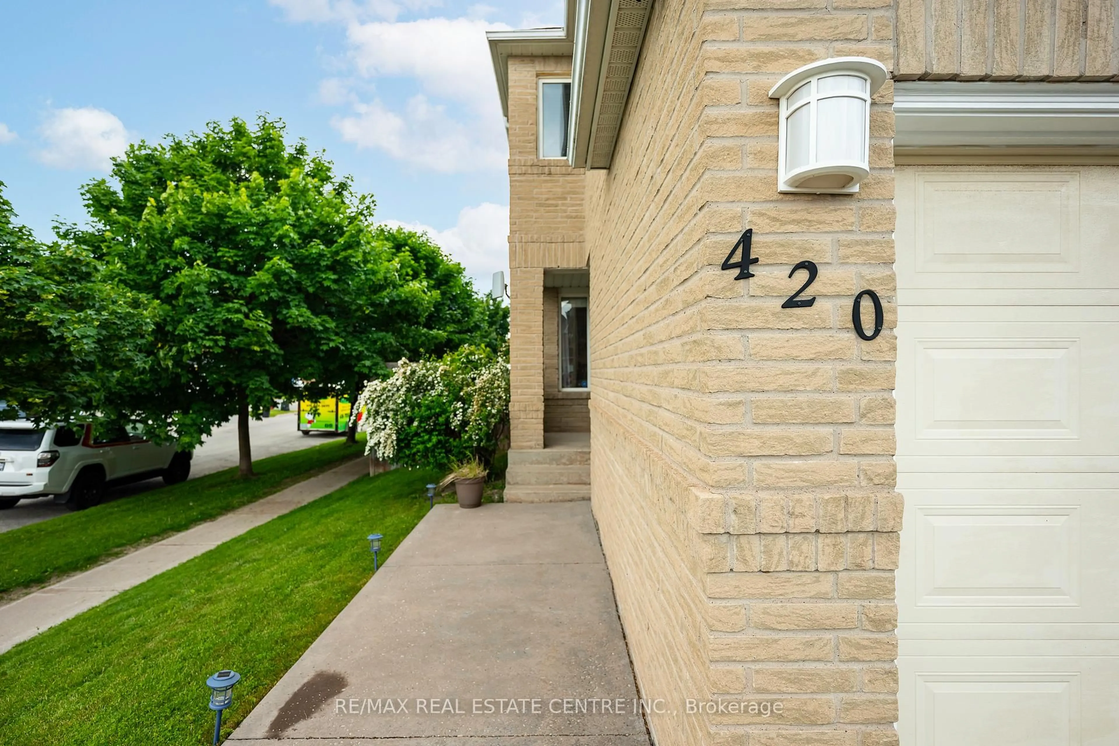 Unknown for 420 Jay Cres, Orangeville Ontario L9W 4Z2
