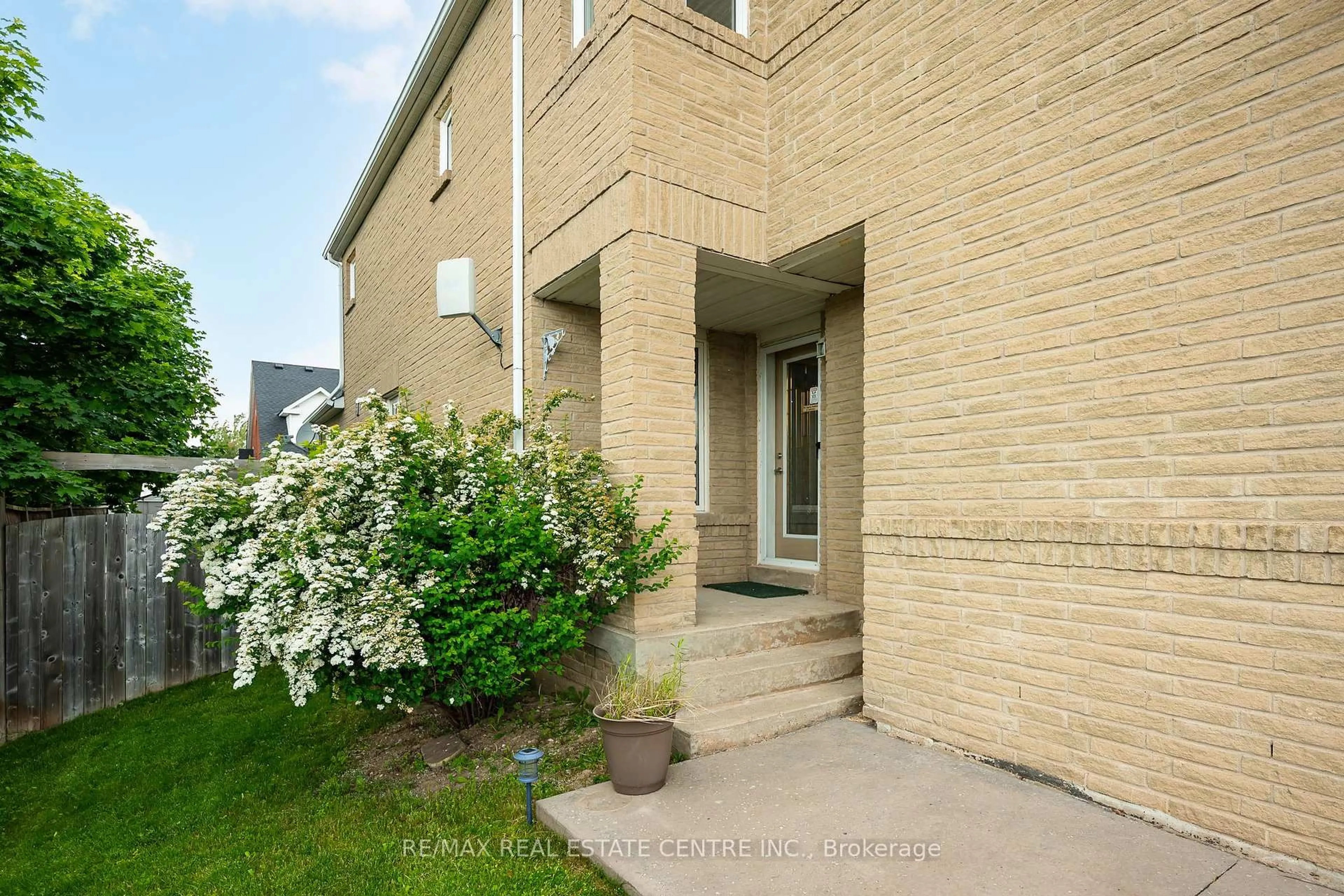 Unknown for 420 Jay Cres, Orangeville Ontario L9W 4Z2