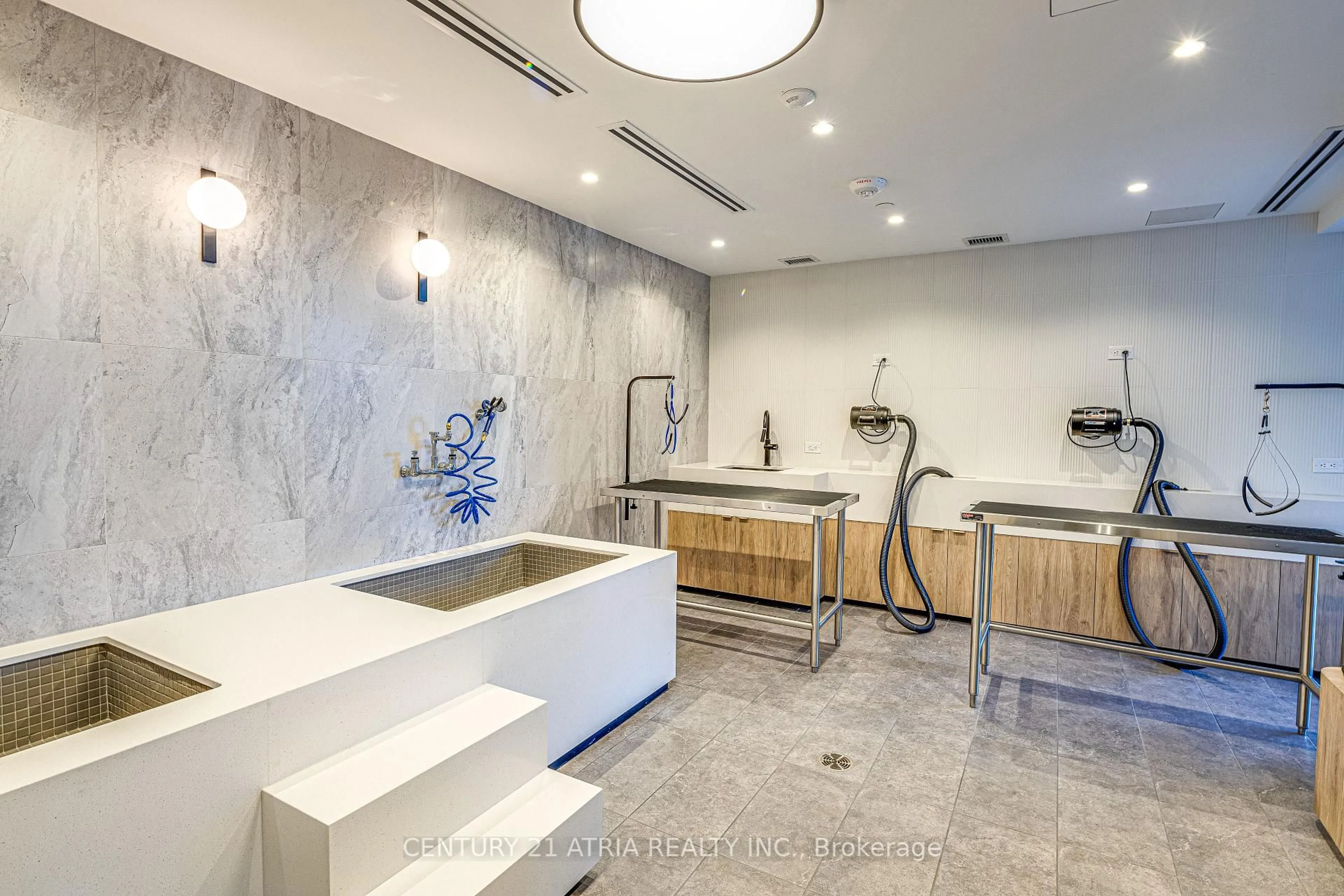 Contemporary bathroom, ceramic/tile floor for 1100 Sheppard Ave #822, Toronto Ontario M3K 0E4