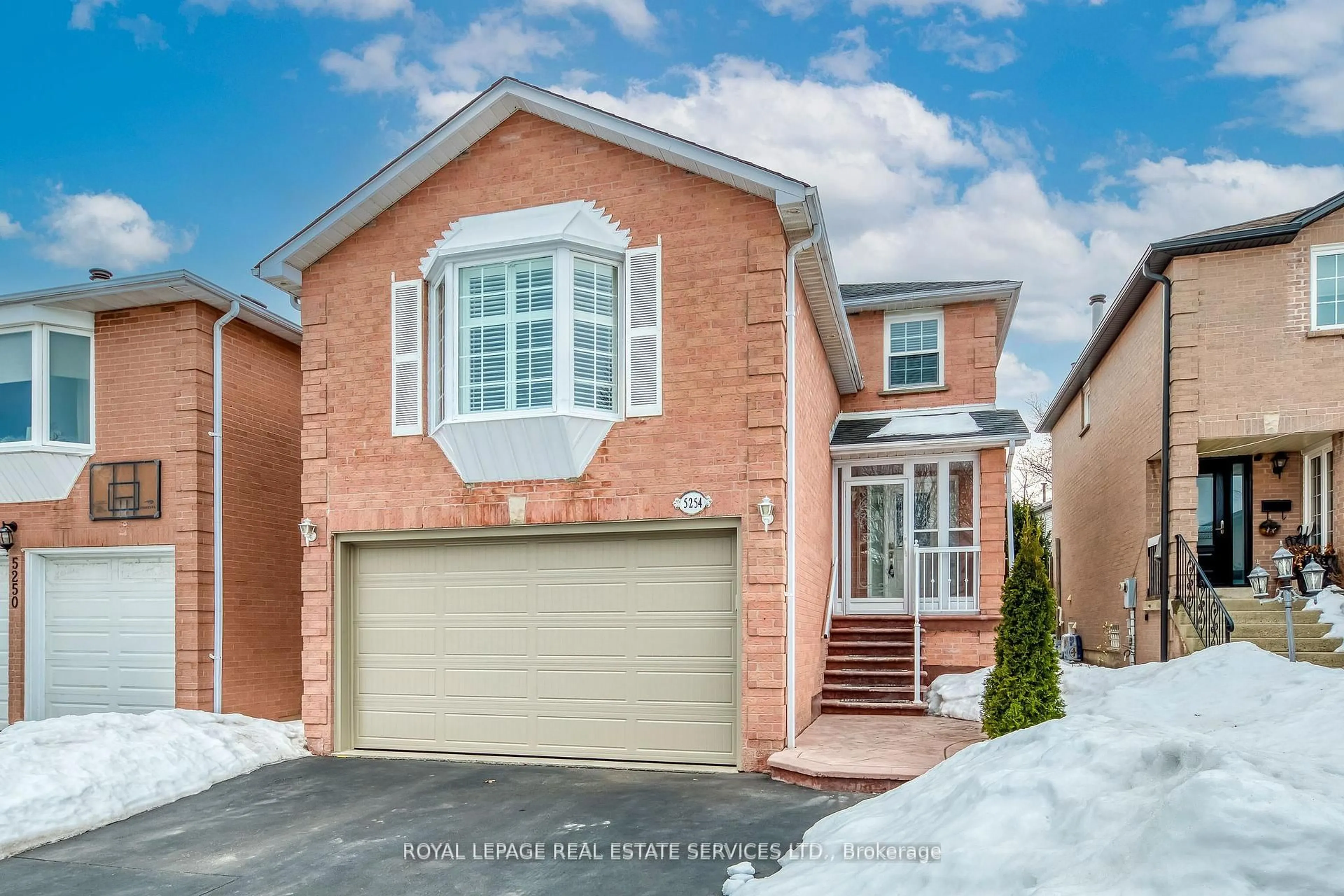 Home with brick exterior material, street for 5254 Astwell Ave, Mississauga Ontario L5R 3H8