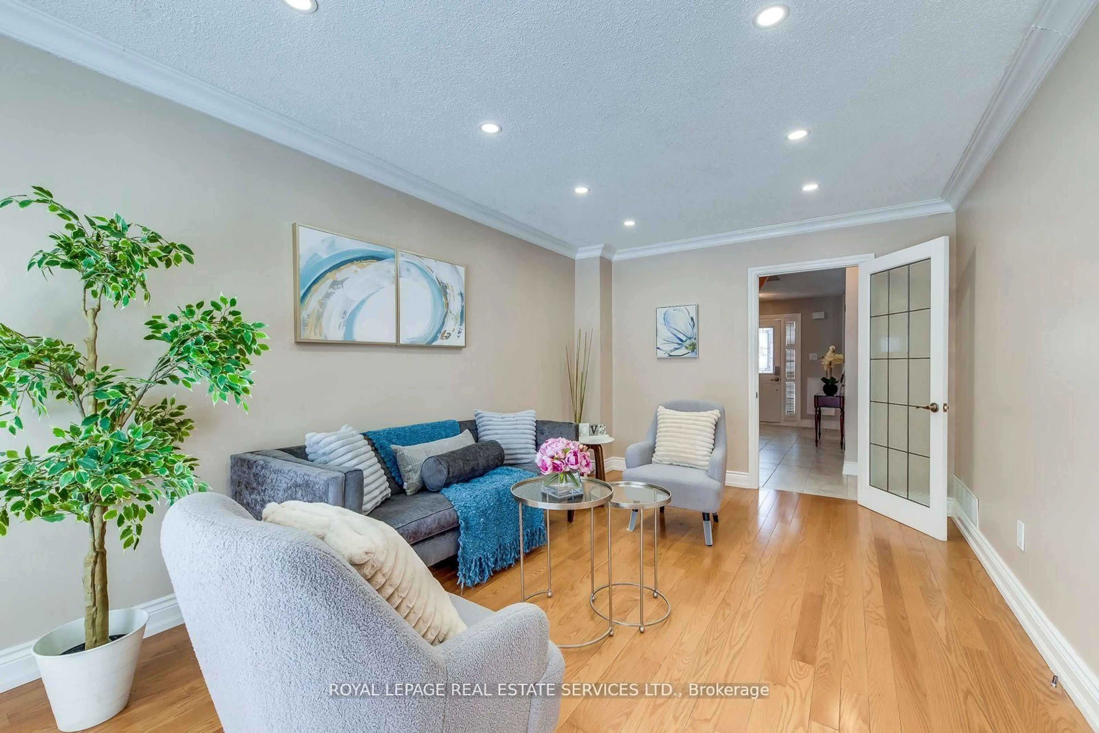 Living room with furniture, wood/laminate floor for 5254 Astwell Ave, Mississauga Ontario L5R 3H8