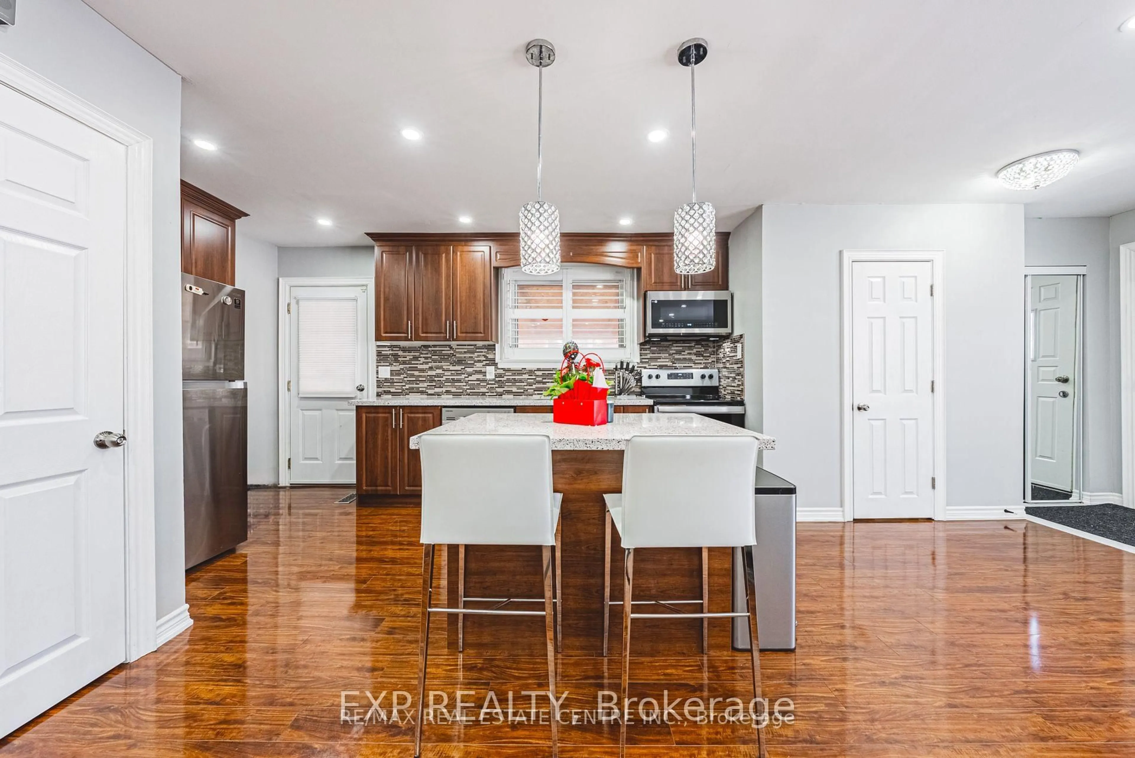 Open concept kitchen, unknown for 14 Belmont Dr, Brampton Ontario L6T 2K3