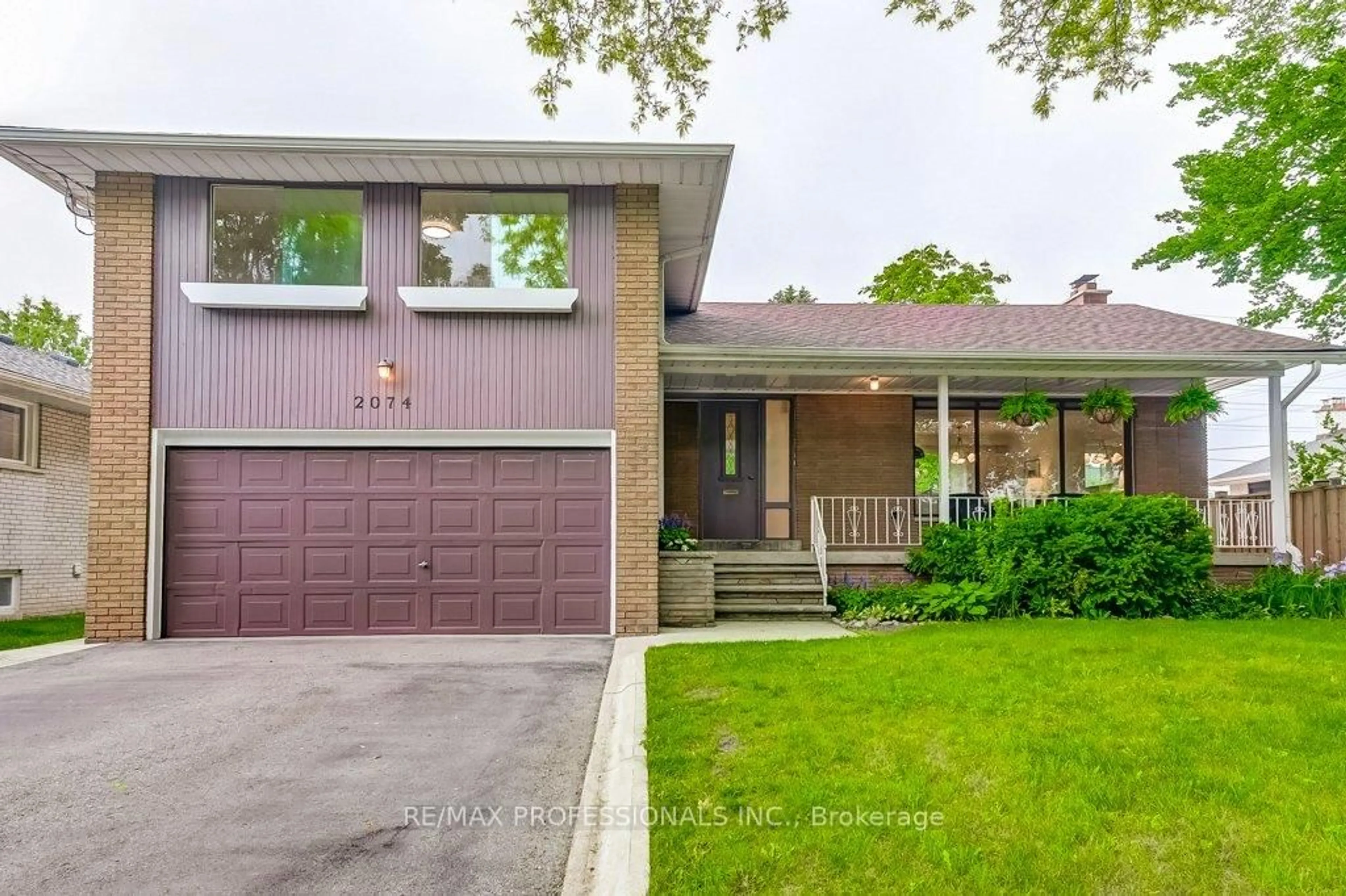 Home with brick exterior material, street for 2074 Feldwood Rd, Mississauga Ontario L4X 1E9