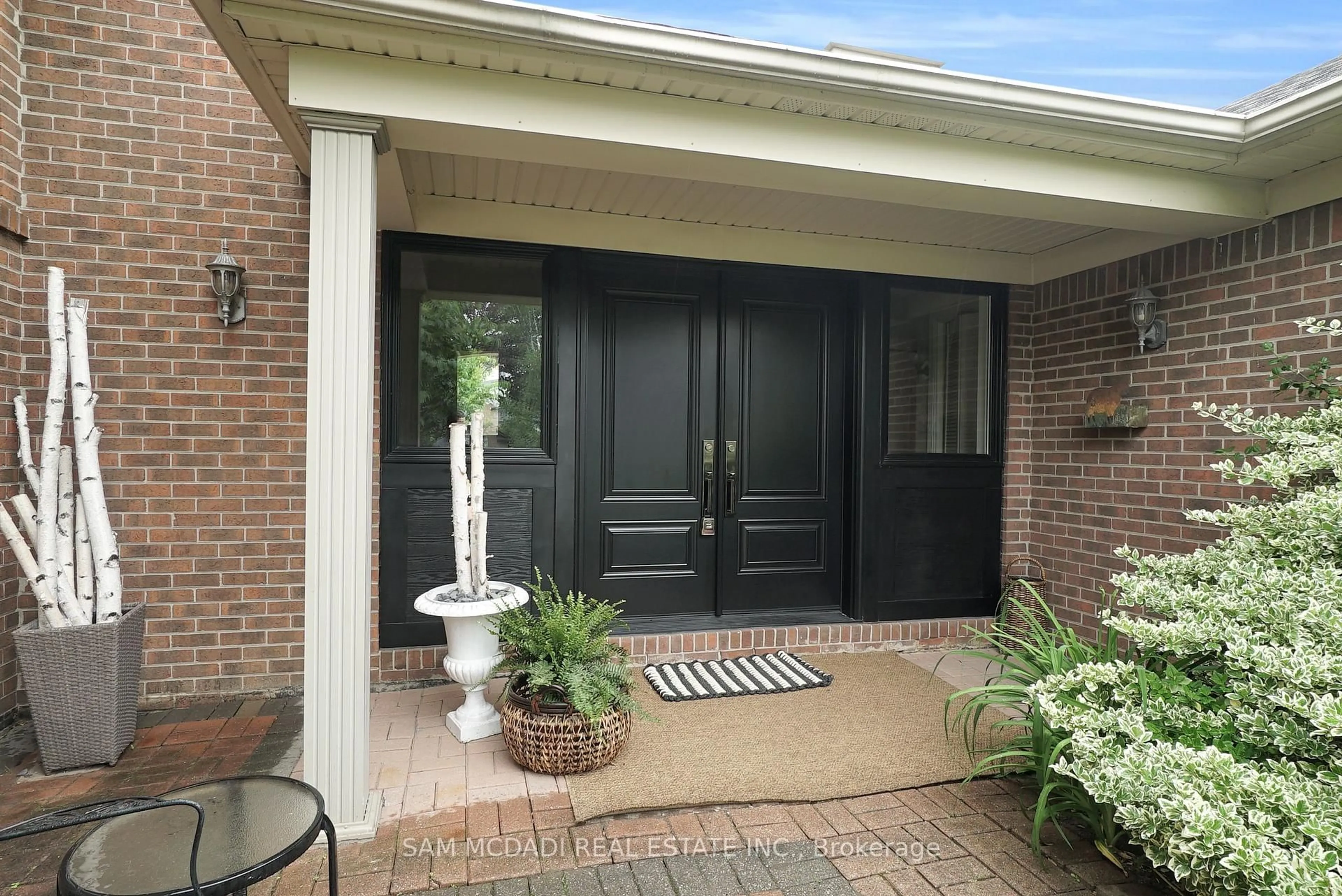 Indoor entryway for 2467 Claymore Cres, Mississauga Ontario L5C 3A2