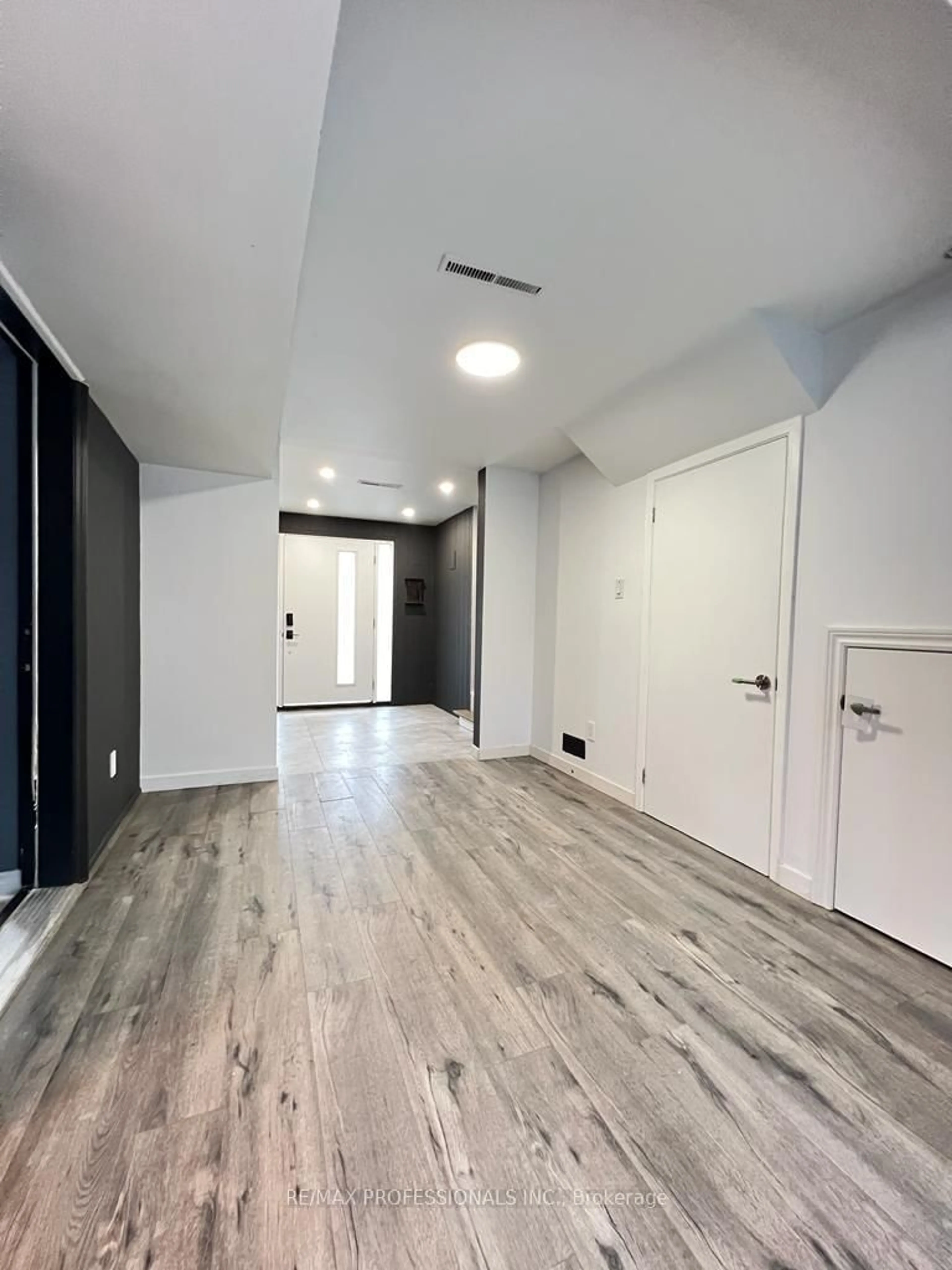 Unknown for 15 Ridge Dr, Oakville Ontario L6H 1B7