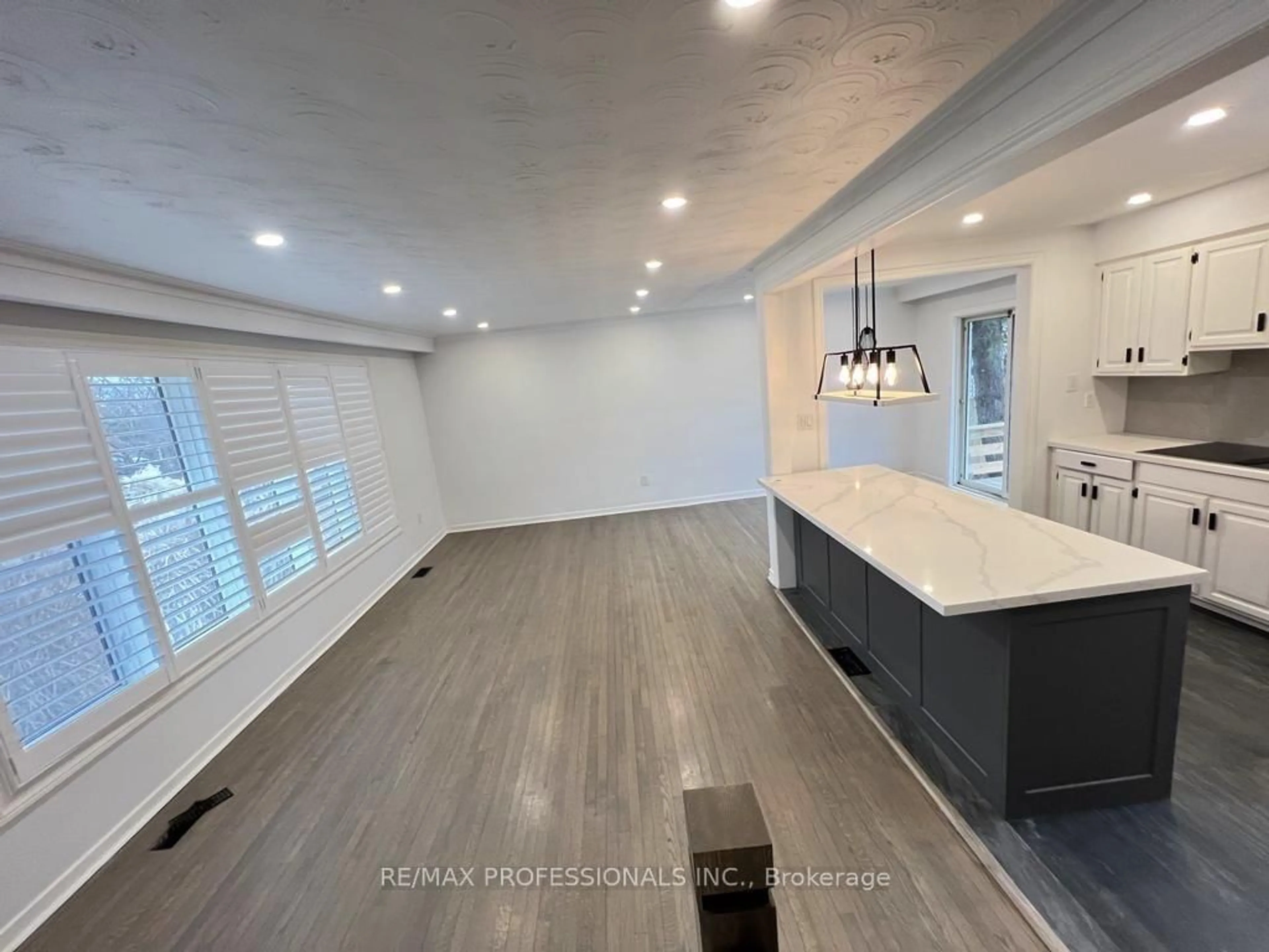 Open concept kitchen, unknown for 15 Ridge Dr, Oakville Ontario L6H 1B7