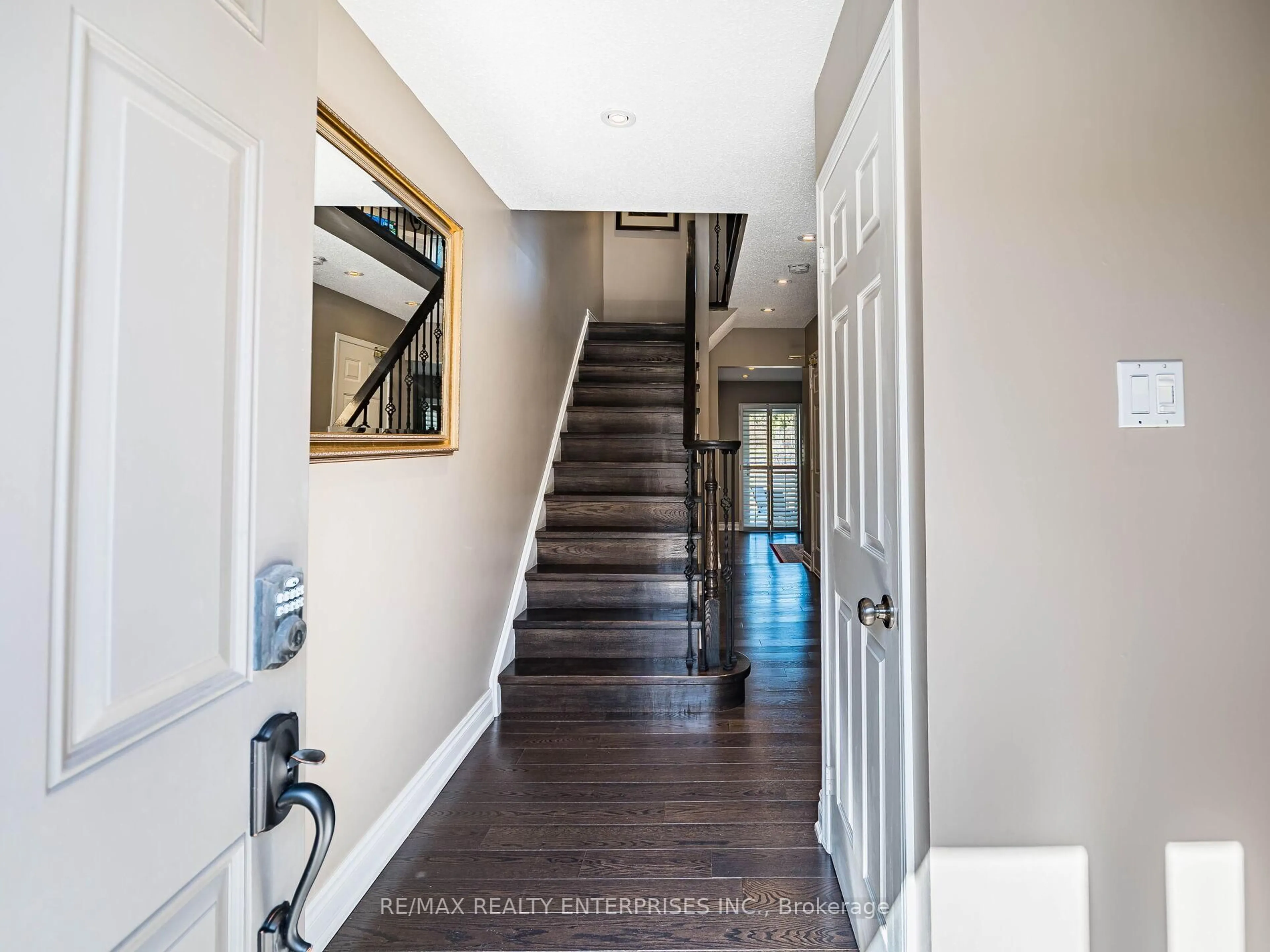 Indoor entryway for 3140 Fifth Line #7, Mississauga Ontario L5L 1A2