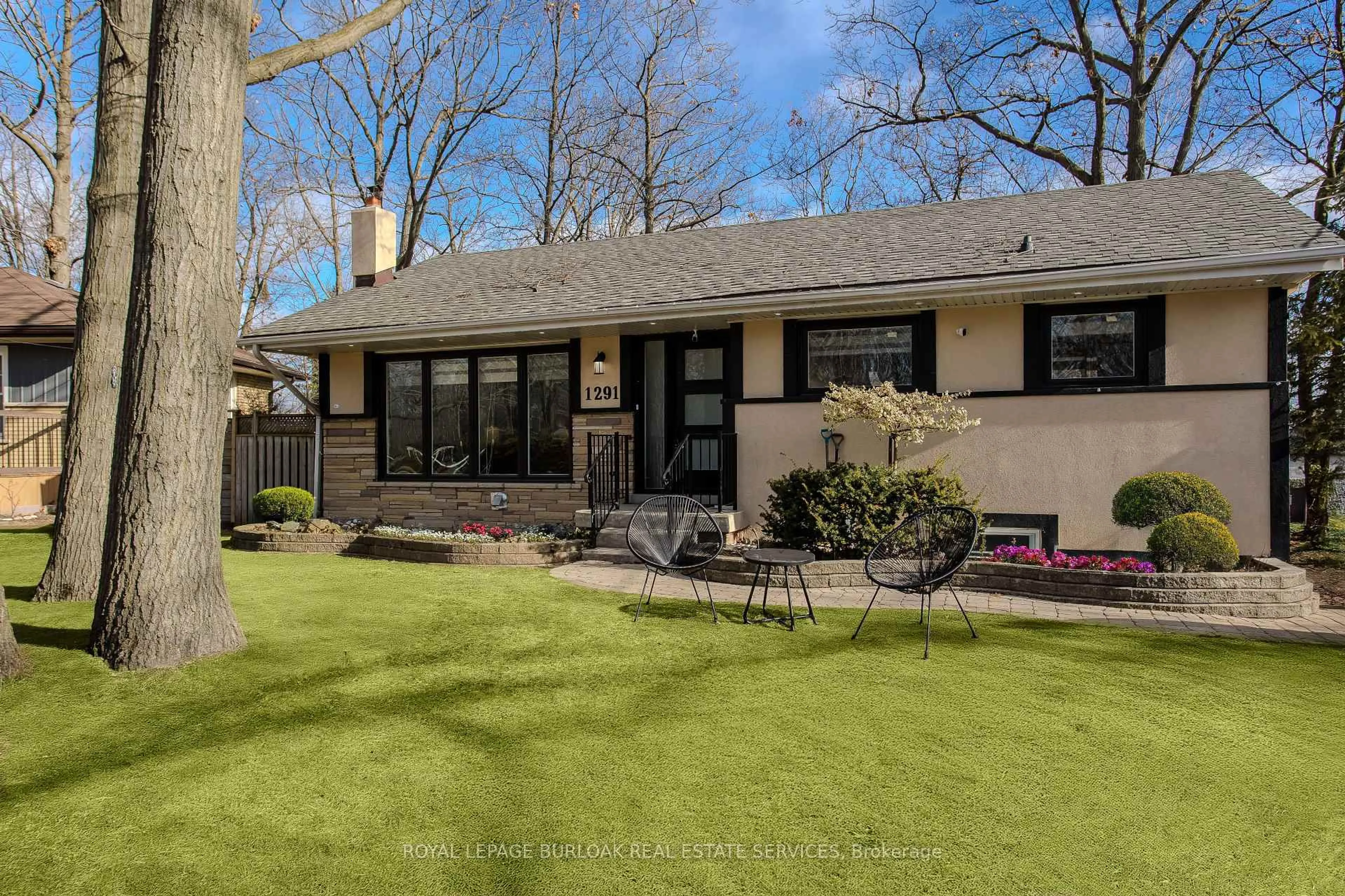 Home with vinyl exterior material, street for 1291 Princeton Cres, Burlington Ontario L7P 2K4