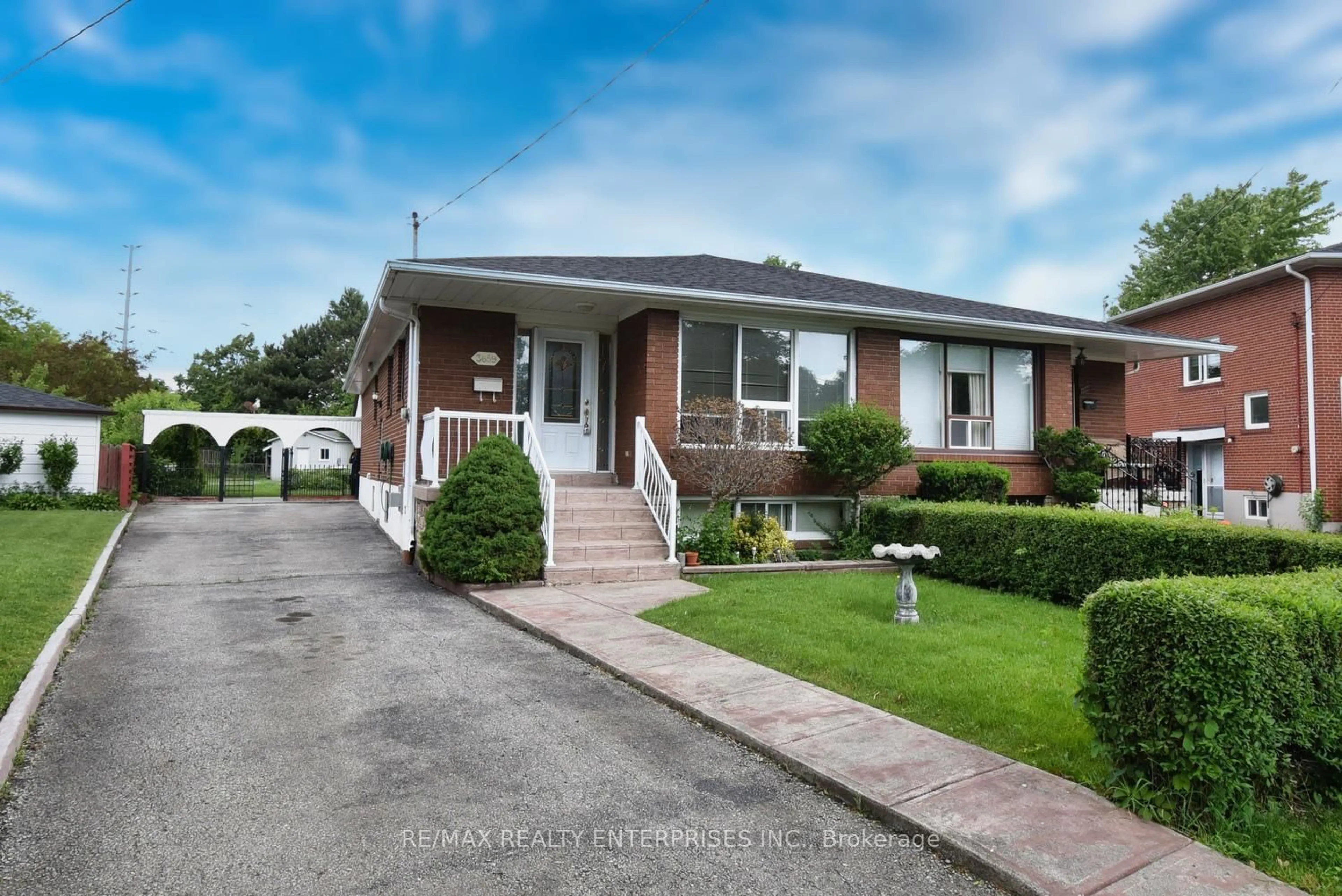 Home with brick exterior material, street for 3659 Holden Cres, Mississauga Ontario L5A 2V9