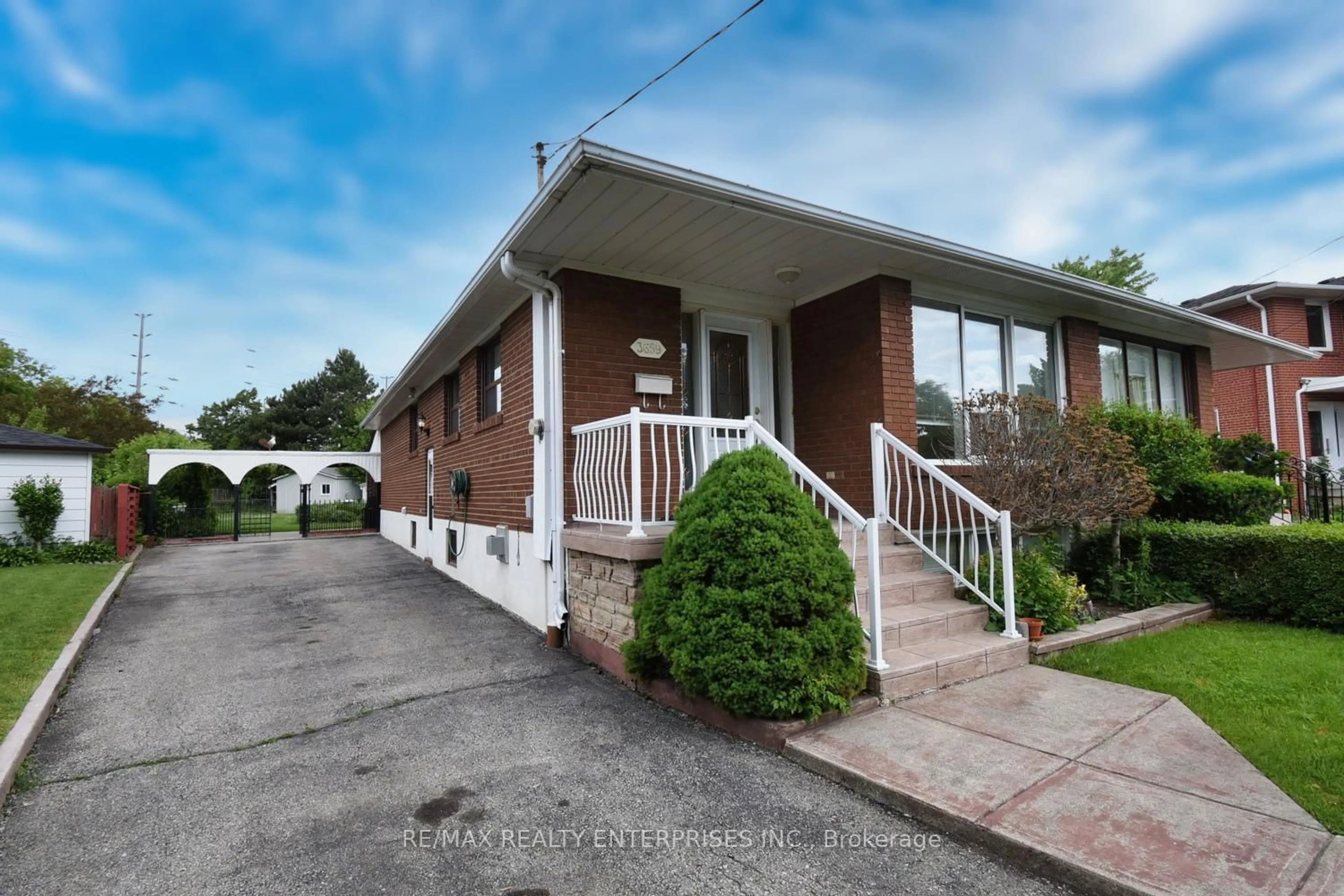 Home with brick exterior material, street for 3659 Holden Cres, Mississauga Ontario L5A 2V9