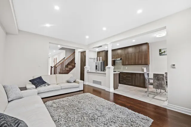 Additional image 33 of 923 Penson Cres