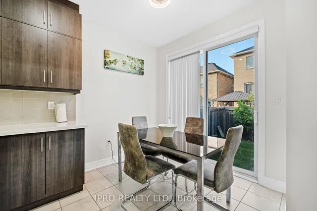 Additional image 32 of 923 Penson Cres