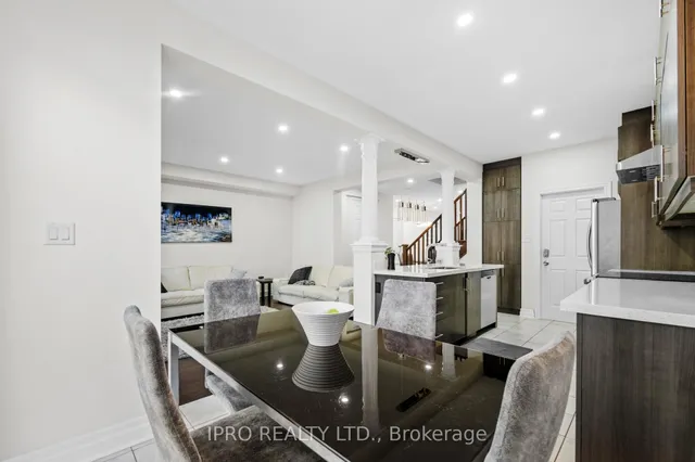 Additional image 31 of 923 Penson Cres