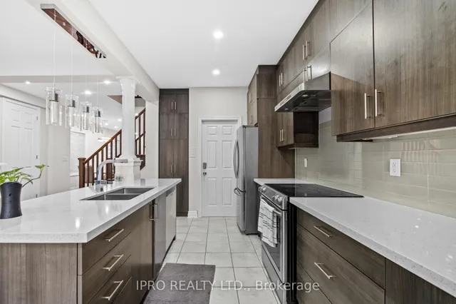 Additional image 29 of 923 Penson Cres